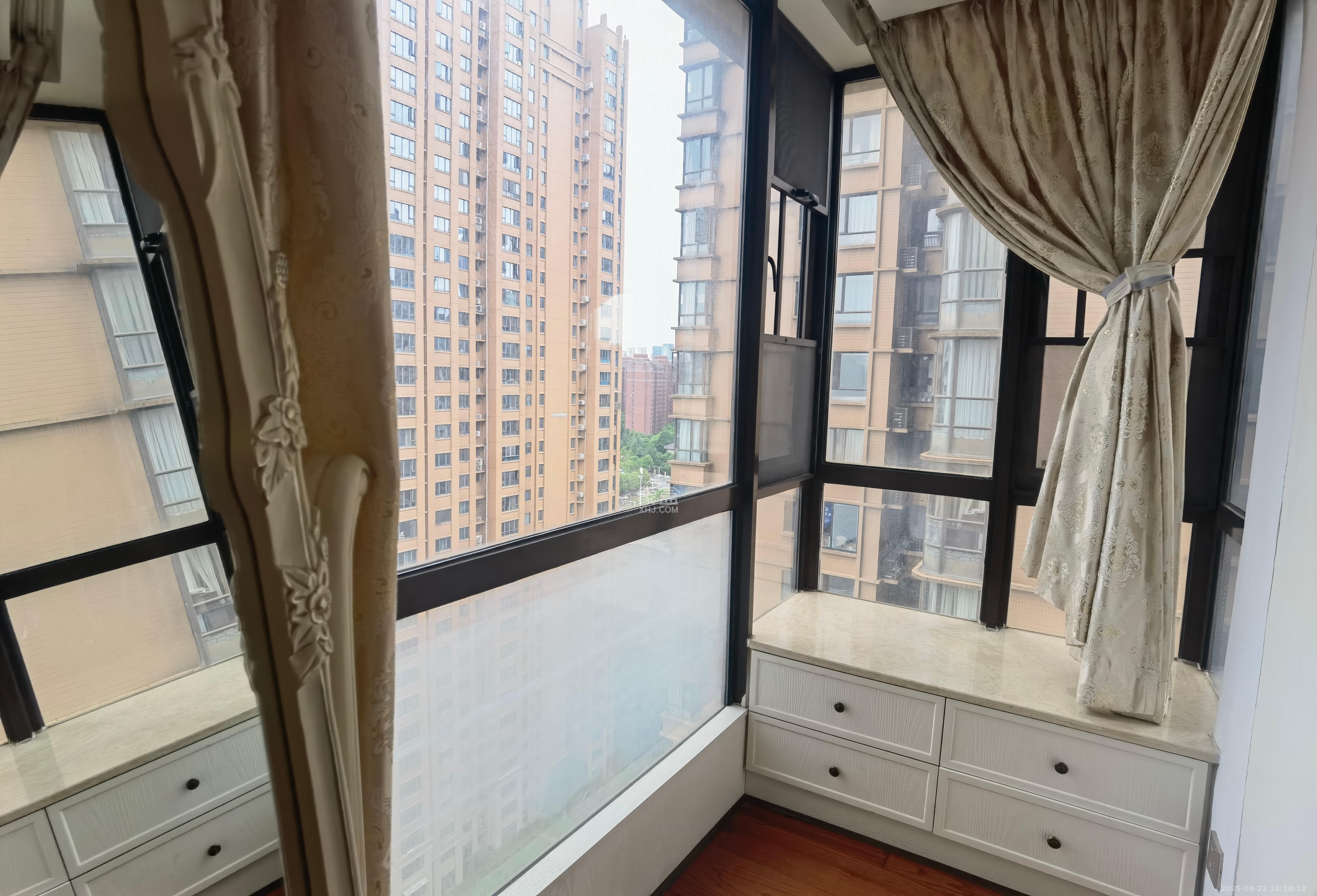 融科檀香山(融科紫檀、香山国际) 3室2厅1卫 3800.0元/月 融科檀香山(融科紫檀、香山国际) 3室2厅1卫 3800.0元/月室内图