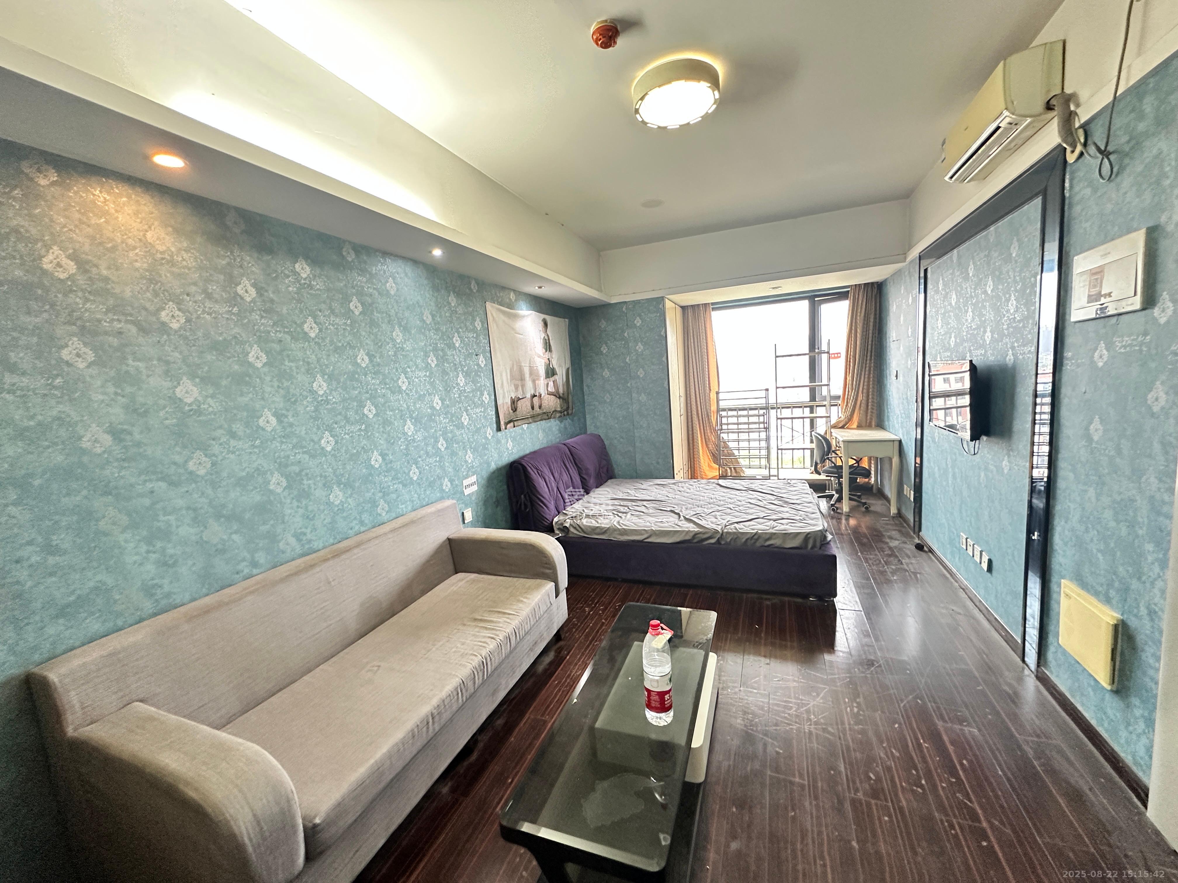 德思勤城市广场(宝格丽公寓) 1室1厅1卫 1700.0元/月 德思勤城市广场(宝格丽公寓) 1室1厅1卫 1700.0元/月室内图