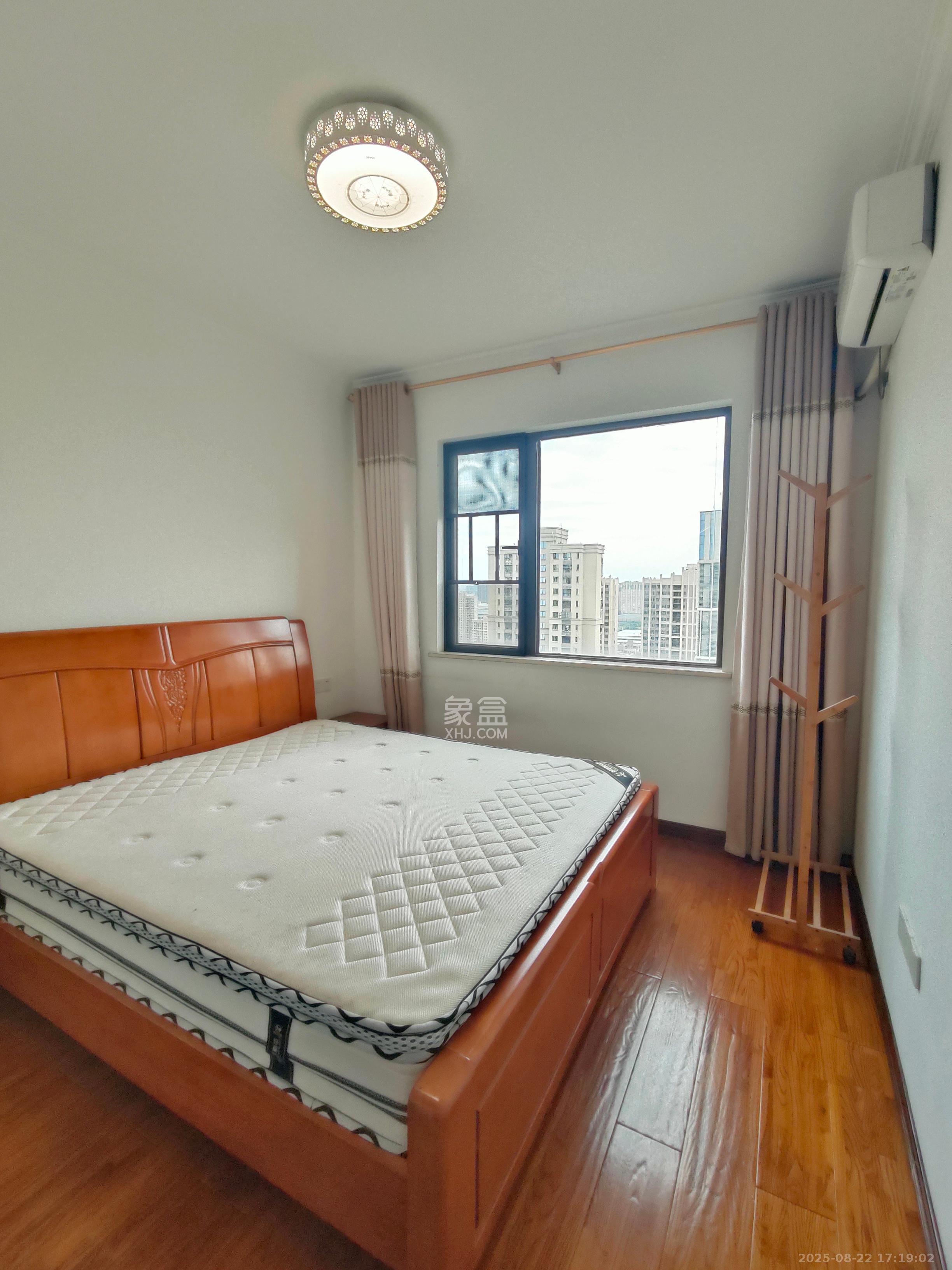 华润置地广场一期 3室1厅1卫 2200.0元/月 华润置地广场一期 3室1厅1卫 2200.0元/月室内图