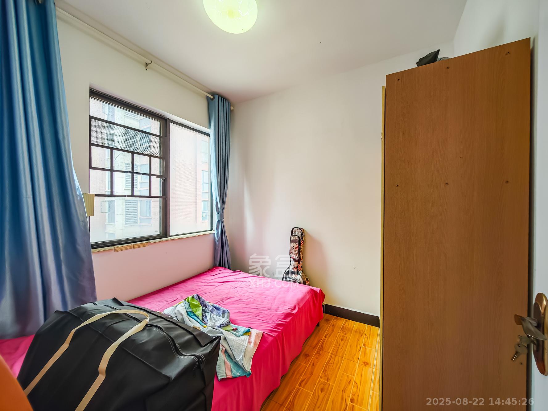 绿地海外滩一期  3室2厅2卫    62.0万 绿地海外滩一期  3室2厅2卫    62.0万卧室