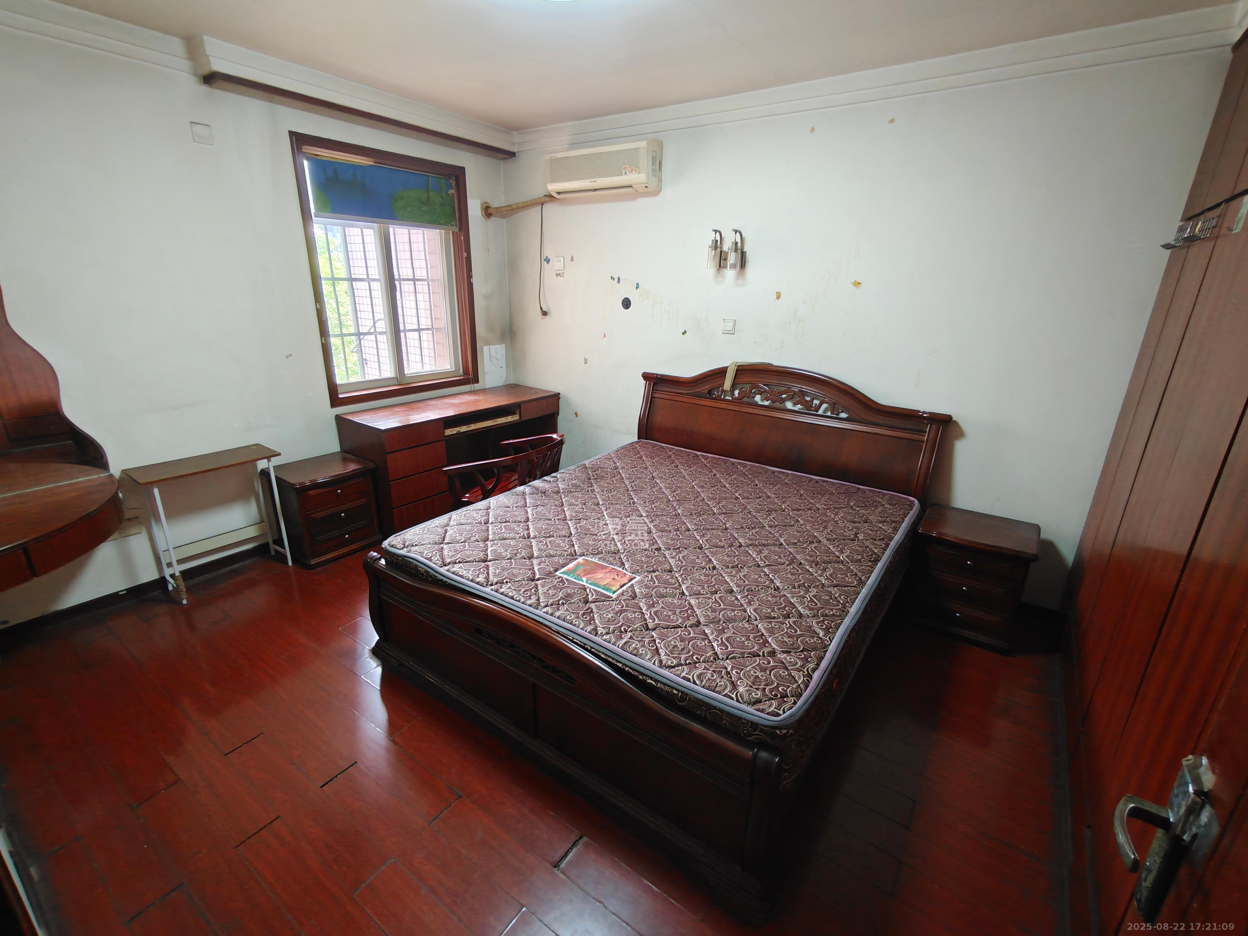 德政园  1室2厅2卫    2400.0元/月室内图