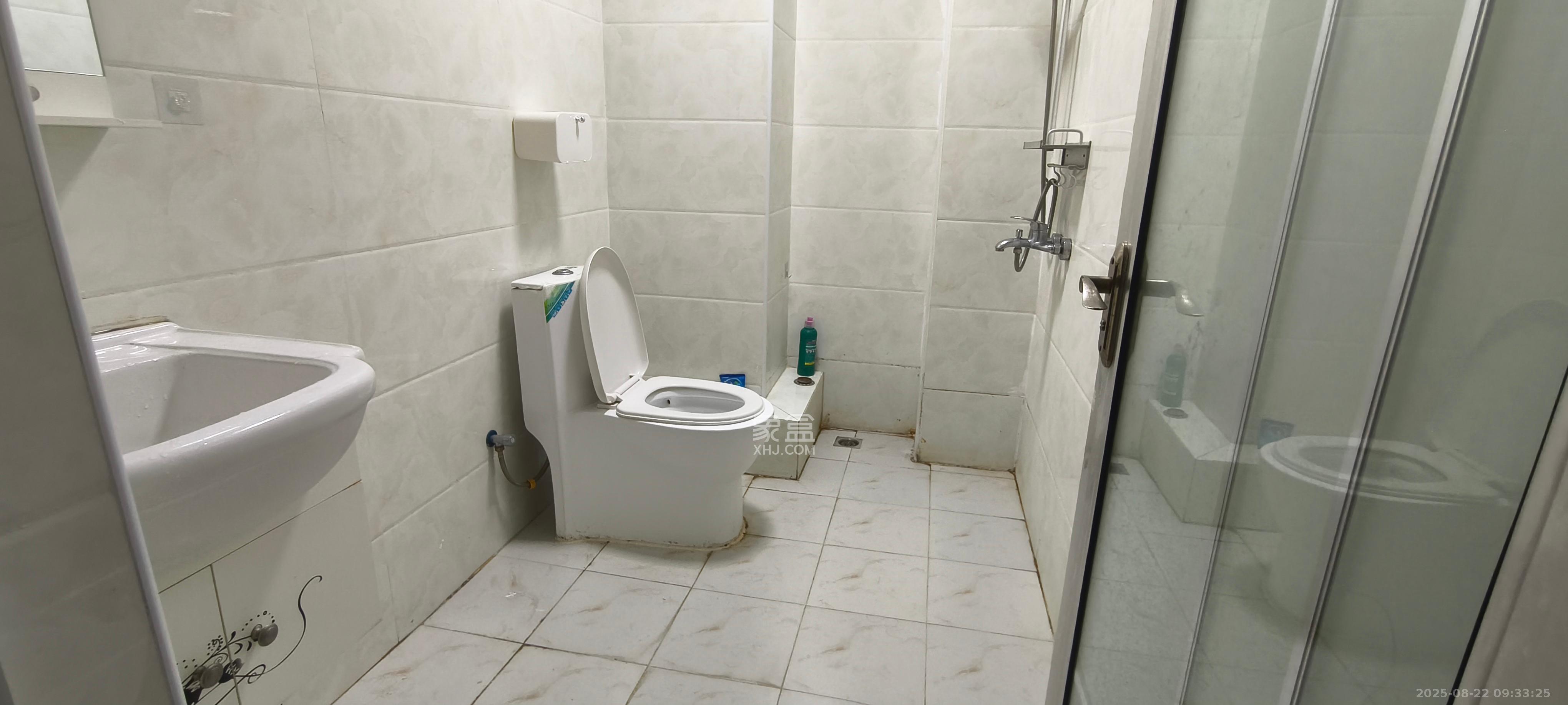 第六都（陆都小区）  1室1厅1卫    1800.0元/月室内图