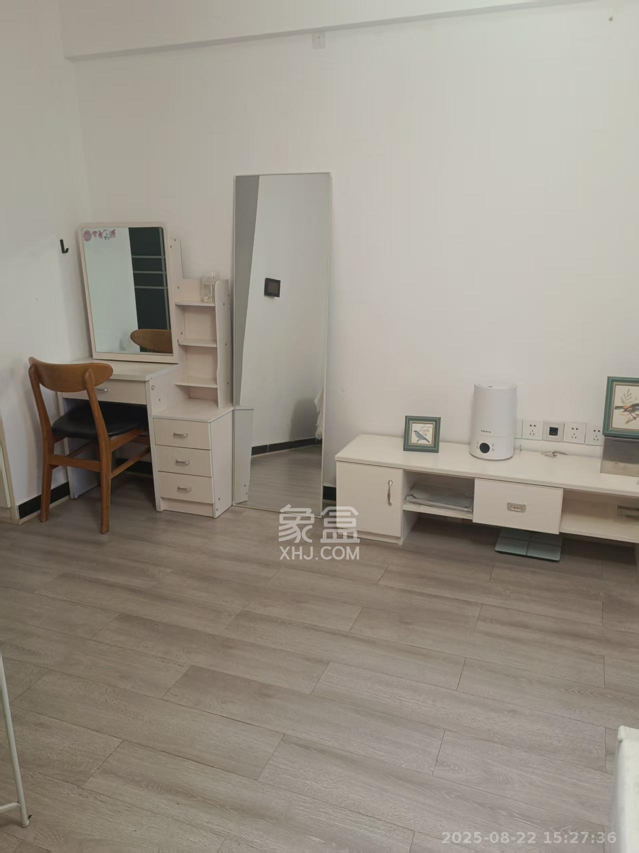 五一钻界  1室1厅1卫   2200.00元/月室内图