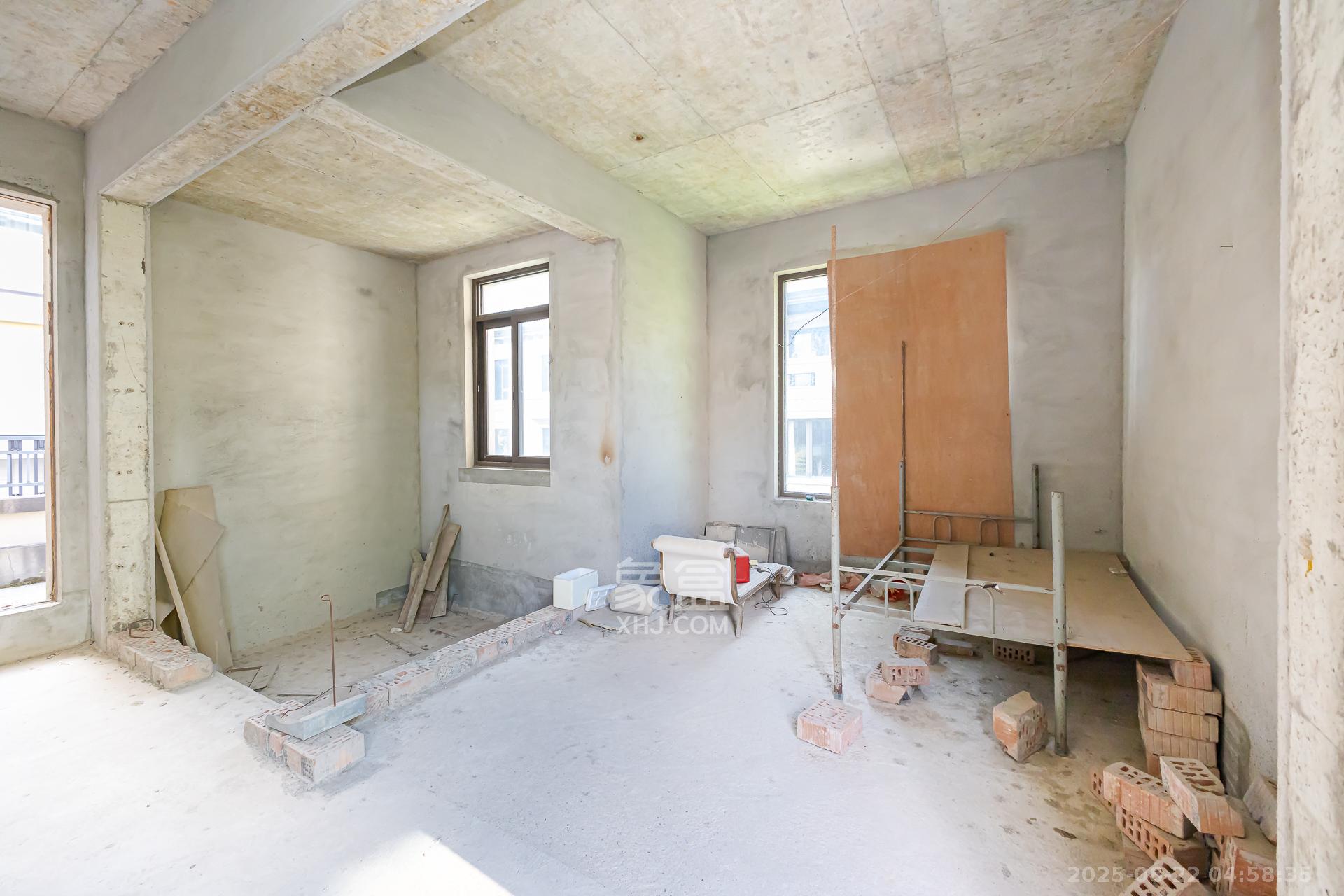 龙湖璟宸原著(龙湖紫宸) 6室2厅4卫 680.0万 龙湖璟宸原著(龙湖紫宸) 6室2厅4卫 680.0万卧室