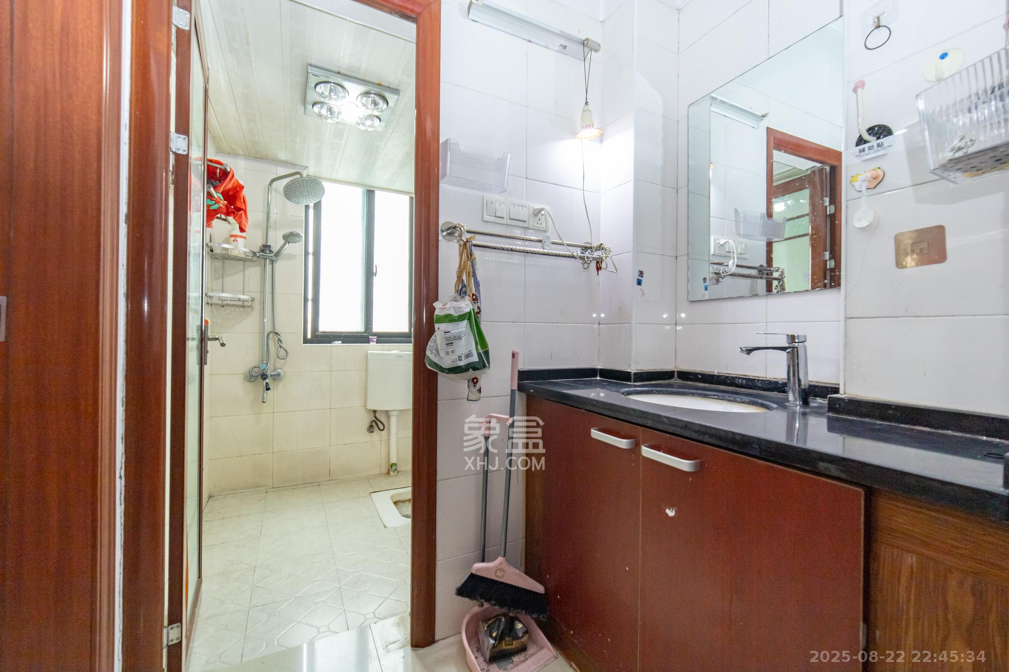 尚都花园城 2室2厅1卫 29.8万 尚都花园城 2室2厅1卫 29.8万卫生间