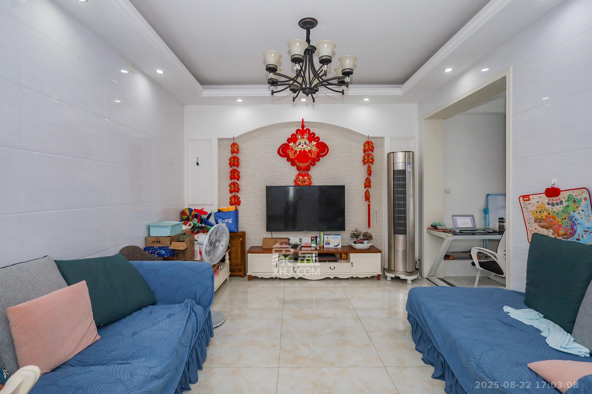 南山雍江汇(滨江国际新城)  3室2厅1卫    110.0万 南山雍江汇(滨江国际新城)  3室2厅1卫    110.0万客厅