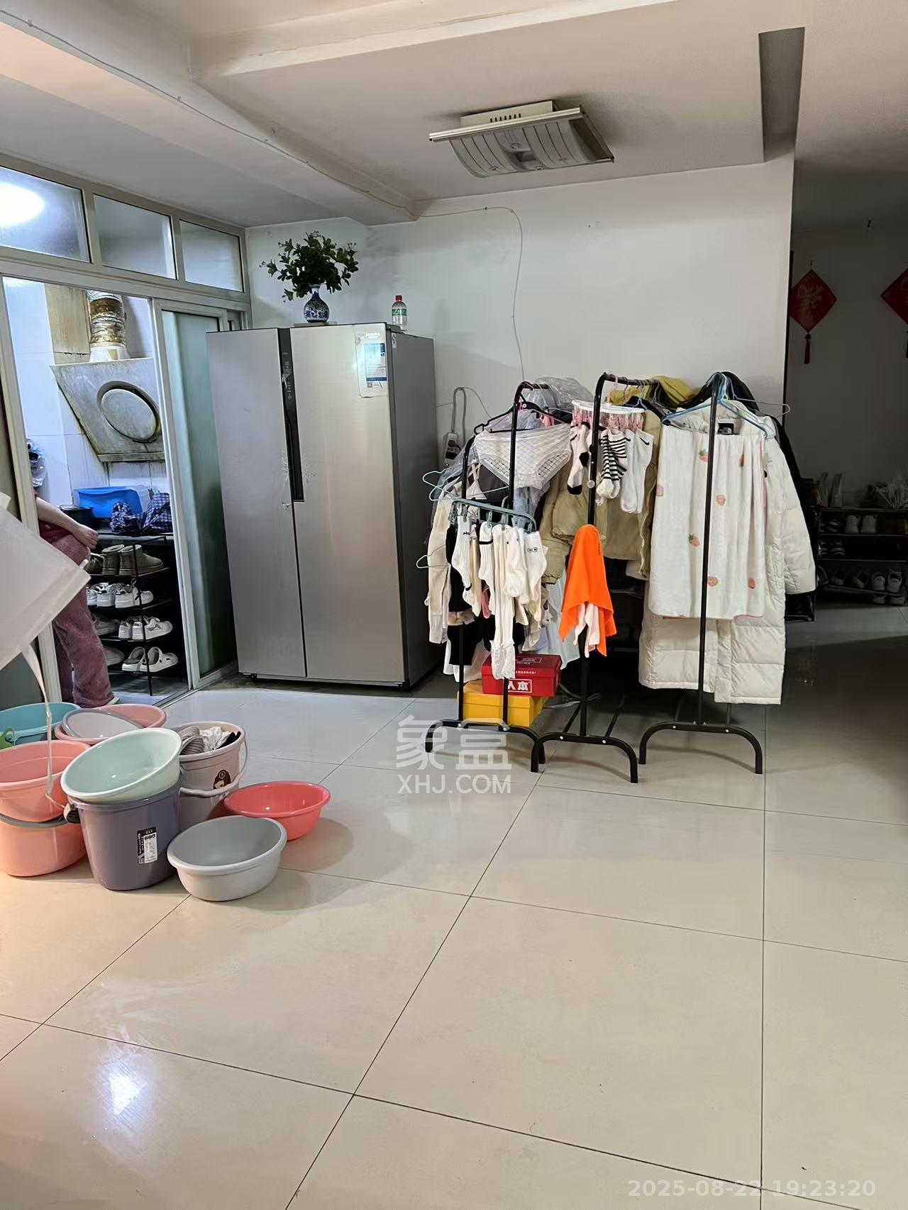 德润园  3室2厅1卫   2300.00元/月