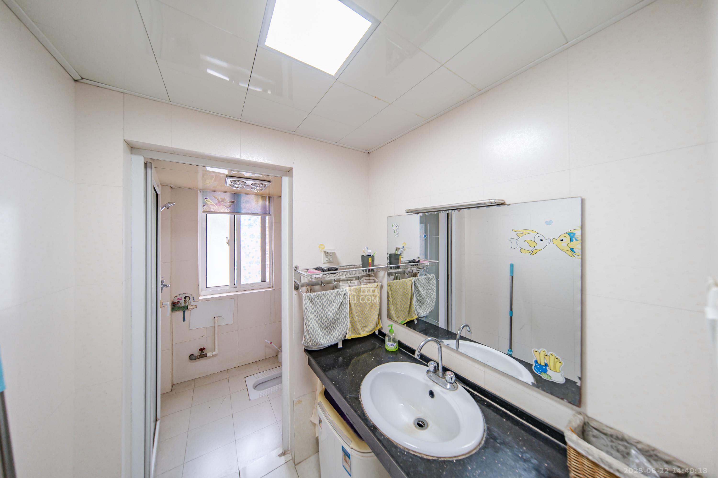 水印华府一期 3室2厅2卫 63.0万 水印华府一期 3室2厅2卫 63.0万卫生间