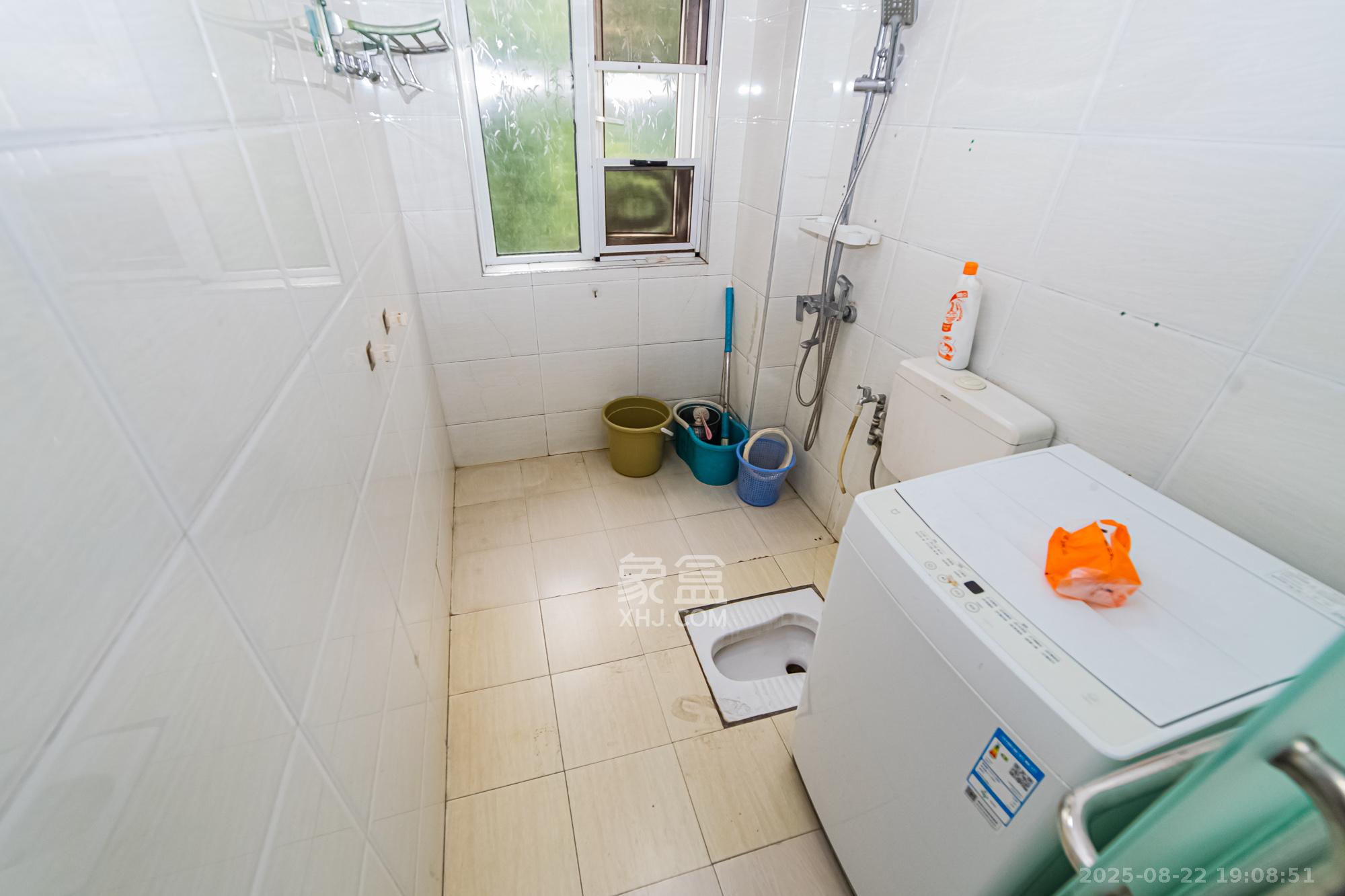 万国城(当代满庭春MOMA)一期 1室2厅2卫 98.0万 万国城(当代满庭春MOMA)一期 1室2厅2卫 98.0万卫生间