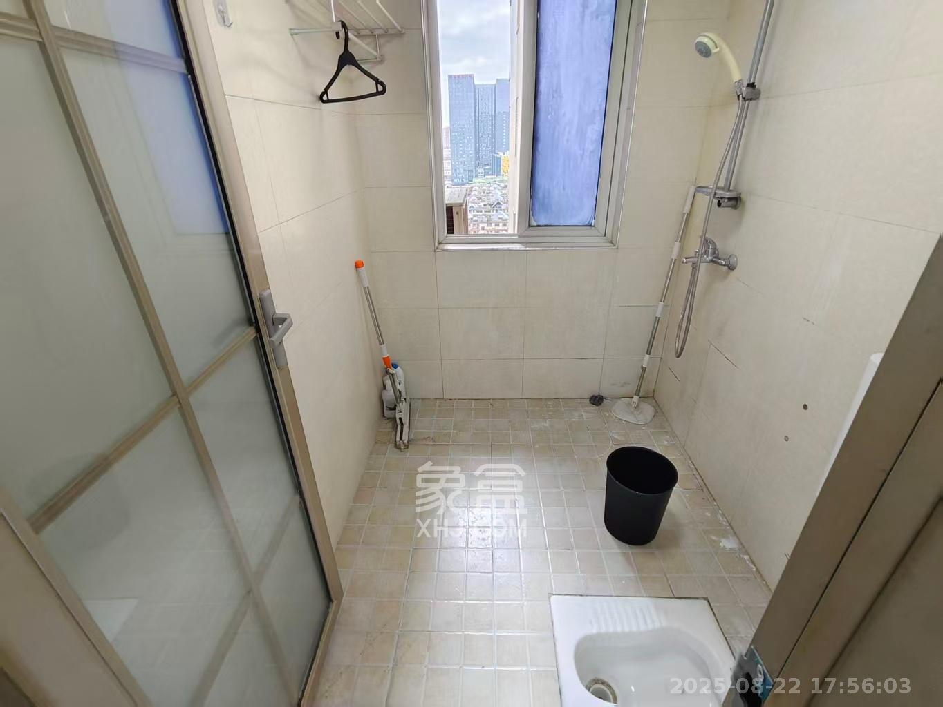 银港水晶城  3室2厅2卫    2900.0元/月室内图