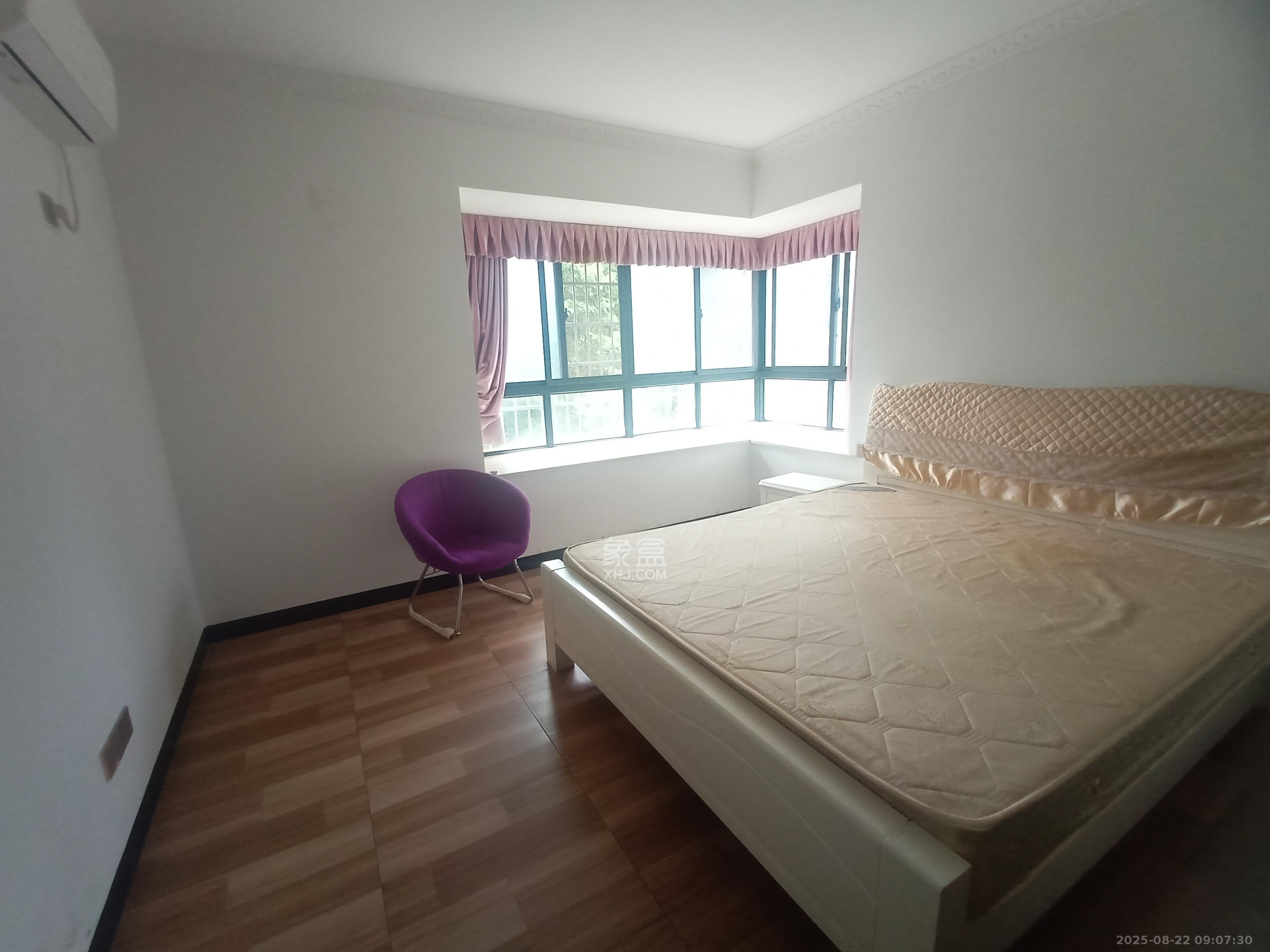 岳鞍阁小区  3室2厅1卫    2400.0元/月 岳鞍阁小区  3室2厅1卫    2400.0元/月室内图