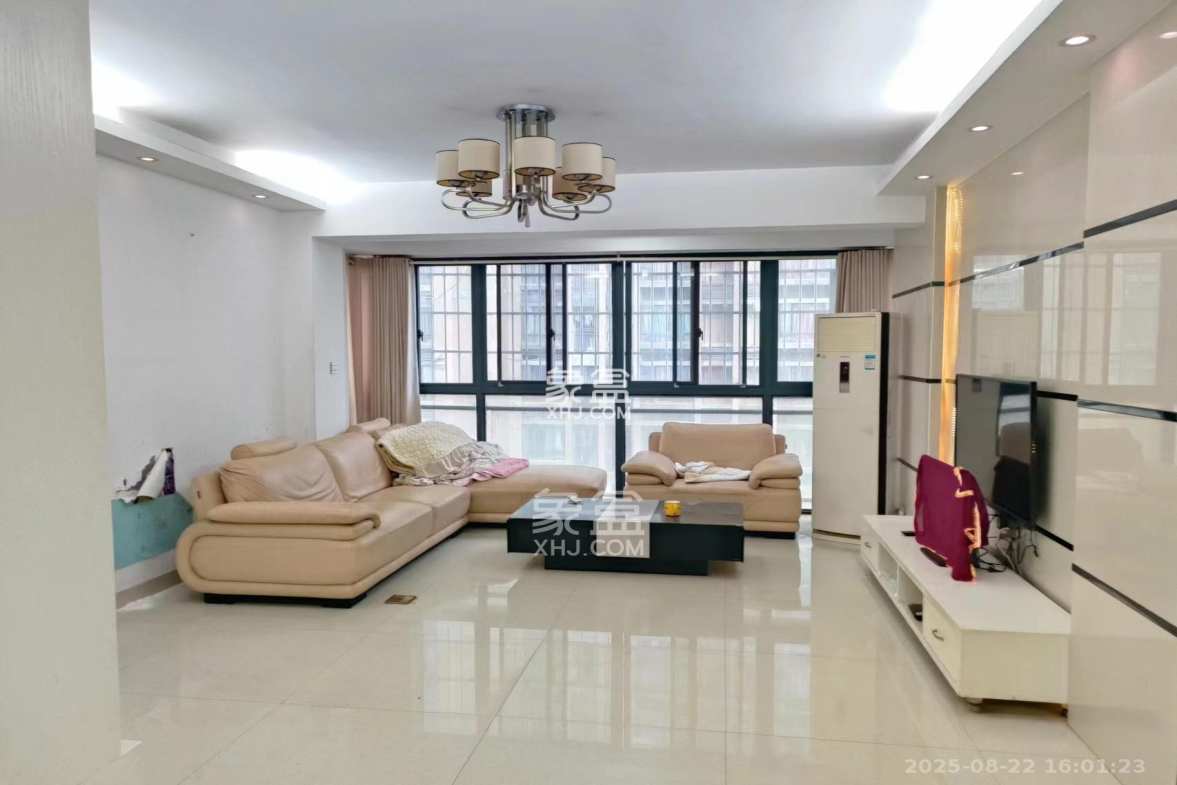 凯轩云顶 4室2厅1卫 3500.0元/月 凯轩云顶 4室2厅1卫 3500.0元/月室内图