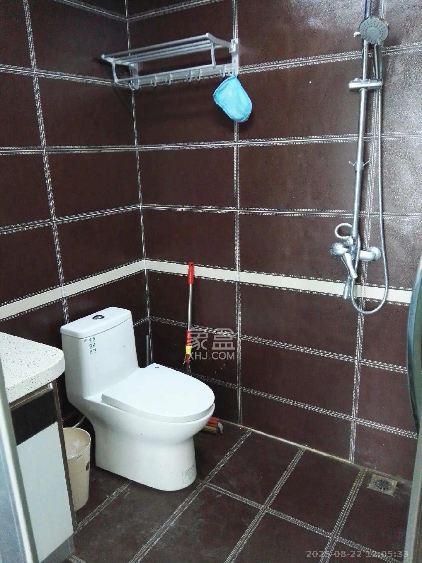 恒泰广场 1室1厅1卫 1700.0元/月 恒泰广场 1室1厅1卫 1700.0元/月室内图