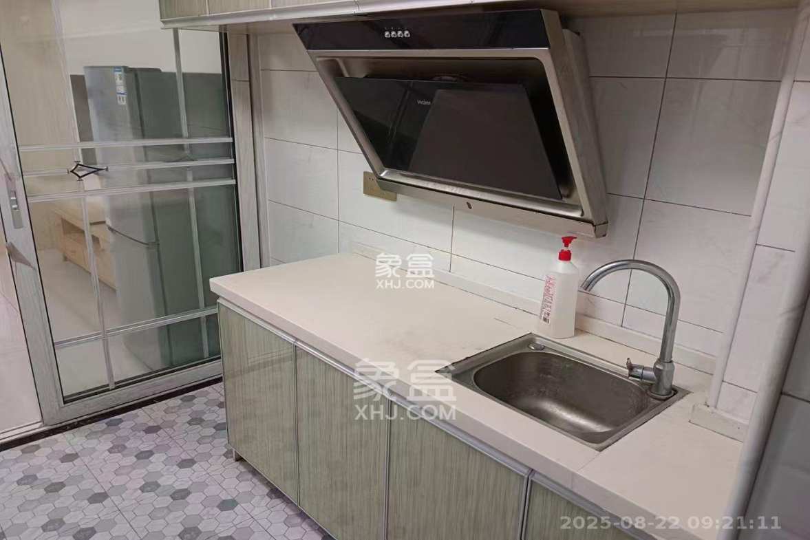 绿城高尔夫小镇 1室1厅1卫 1400.0元/月 绿城高尔夫小镇 1室1厅1卫 1400.0元/月室内图