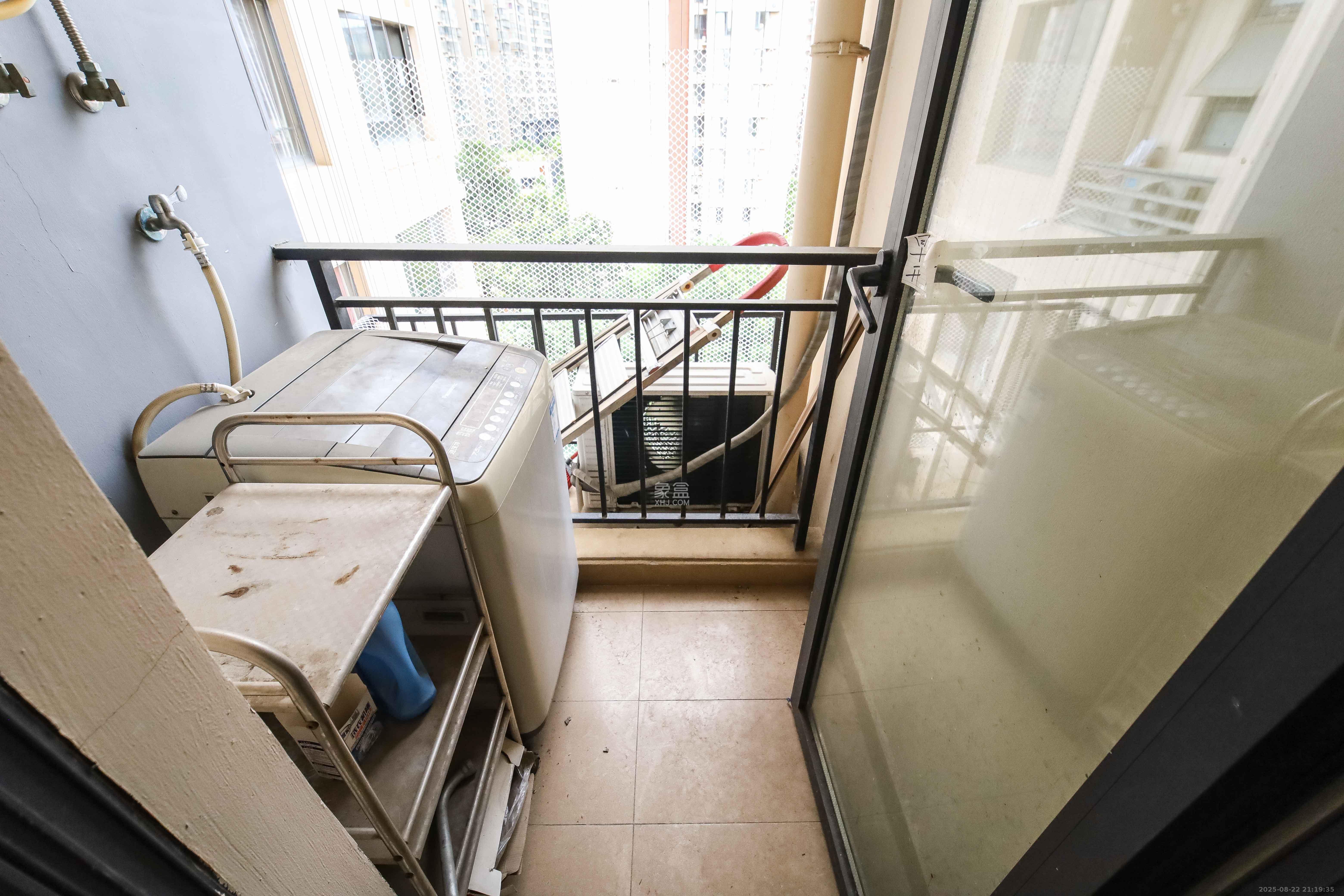 佳兆业时代广场  2室2厅1卫    66.0万阳台