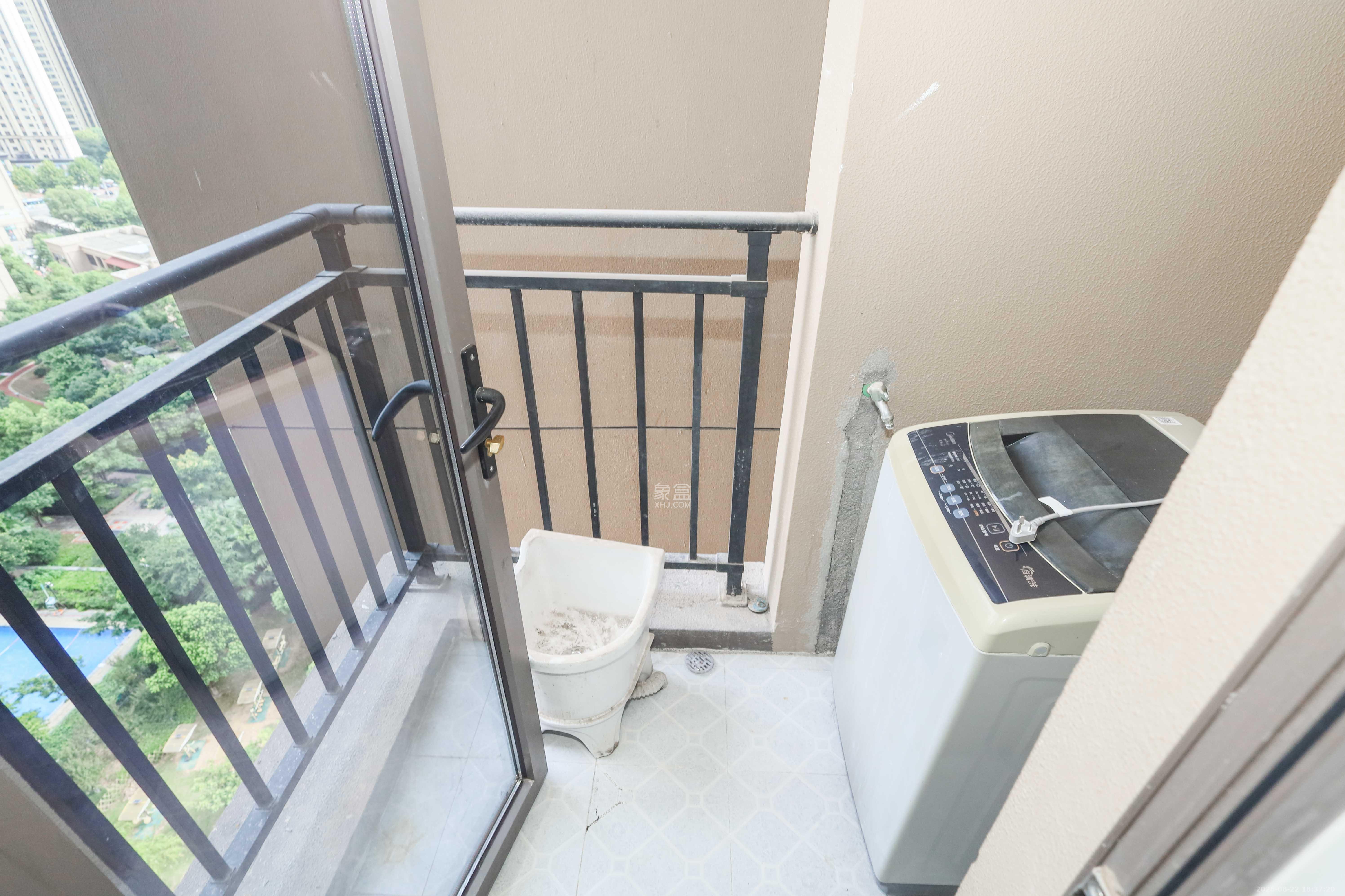 梅溪湖合能璞丽  4室2厅1卫    151.0万阳台