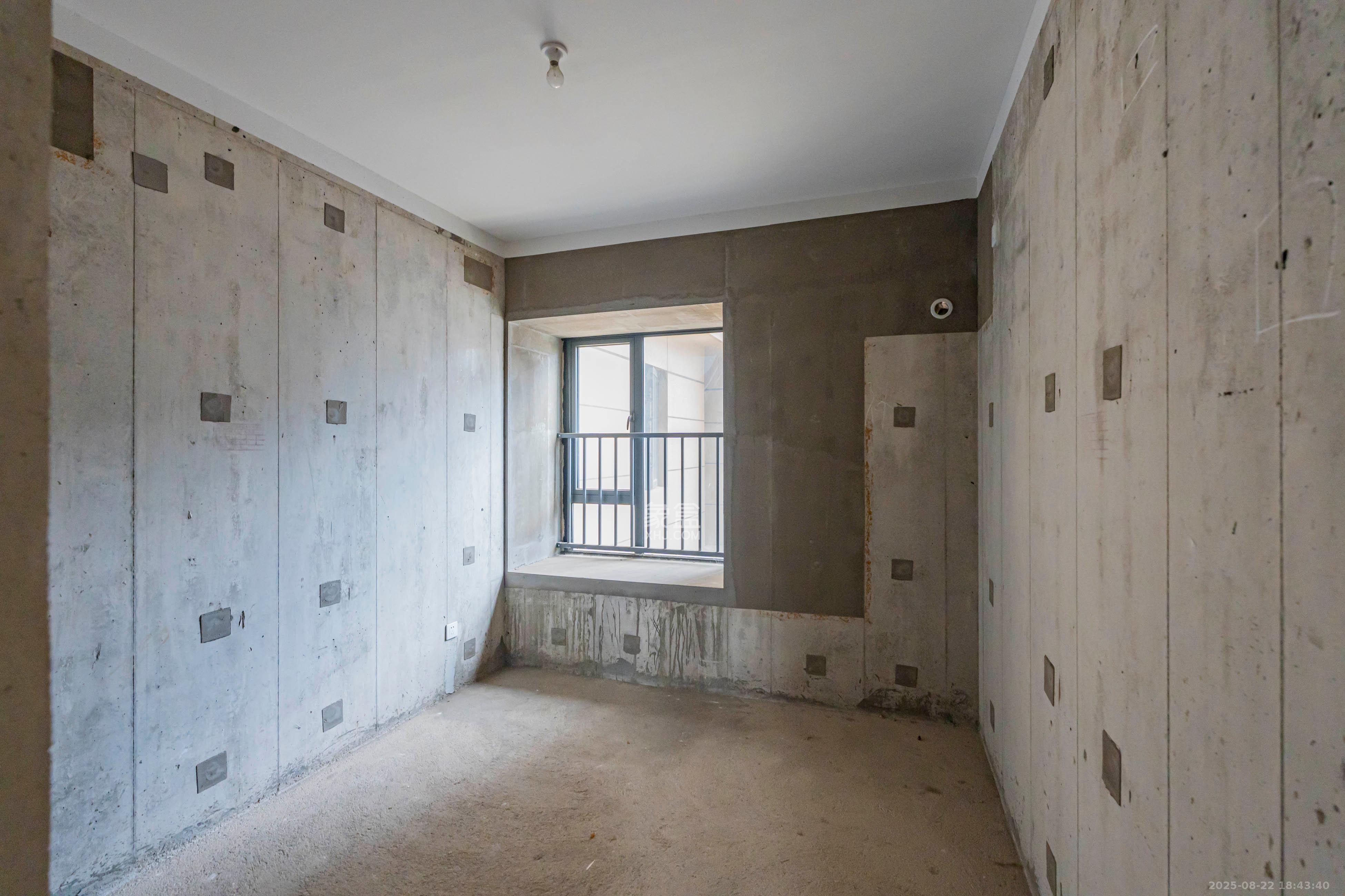 五矿沁园金城（春和景园）  4室2厅2卫    110.0万卧室