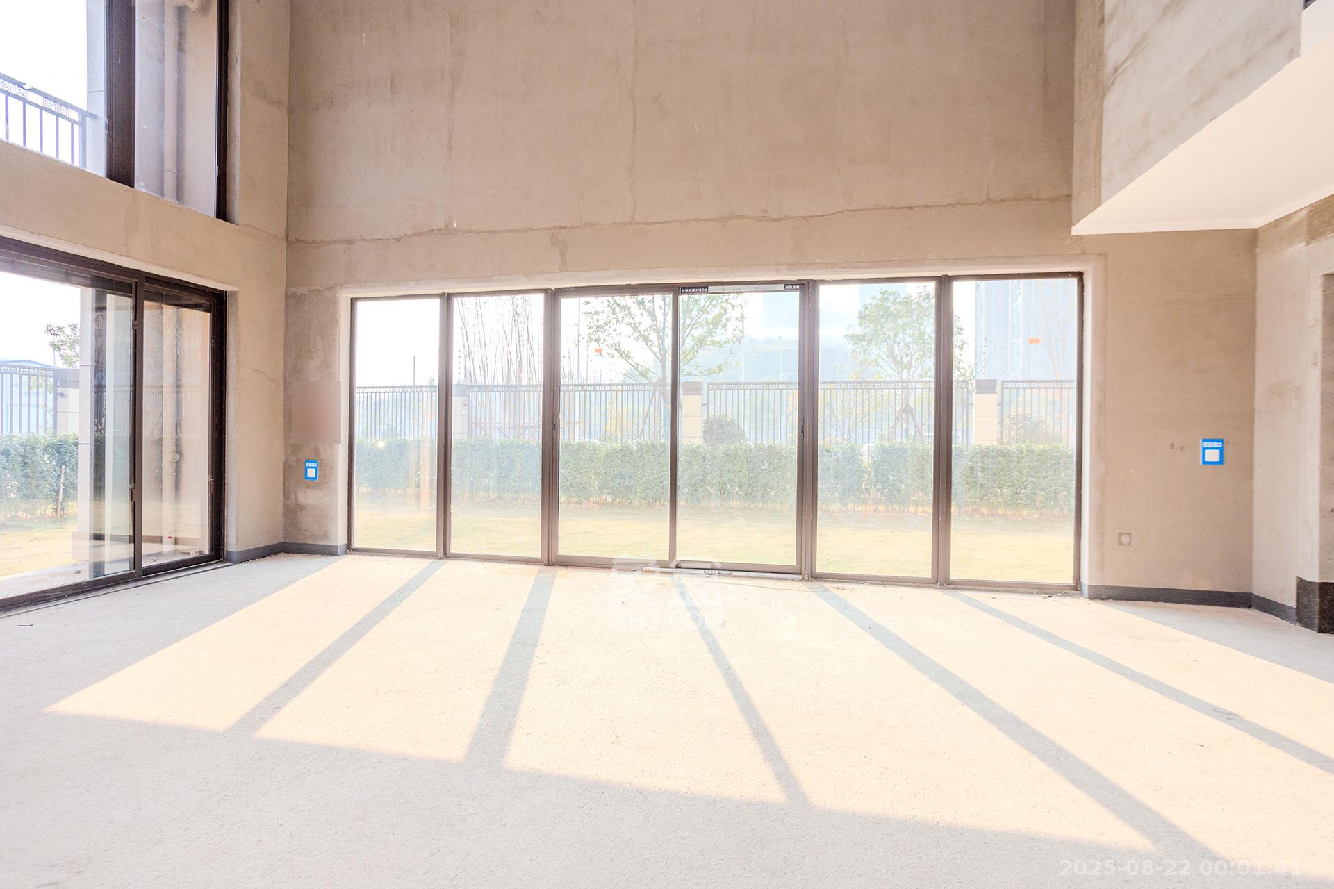 时代建发和著  6室2厅4卫    488.0万 时代建发和著  6室2厅4卫    488.0万客厅