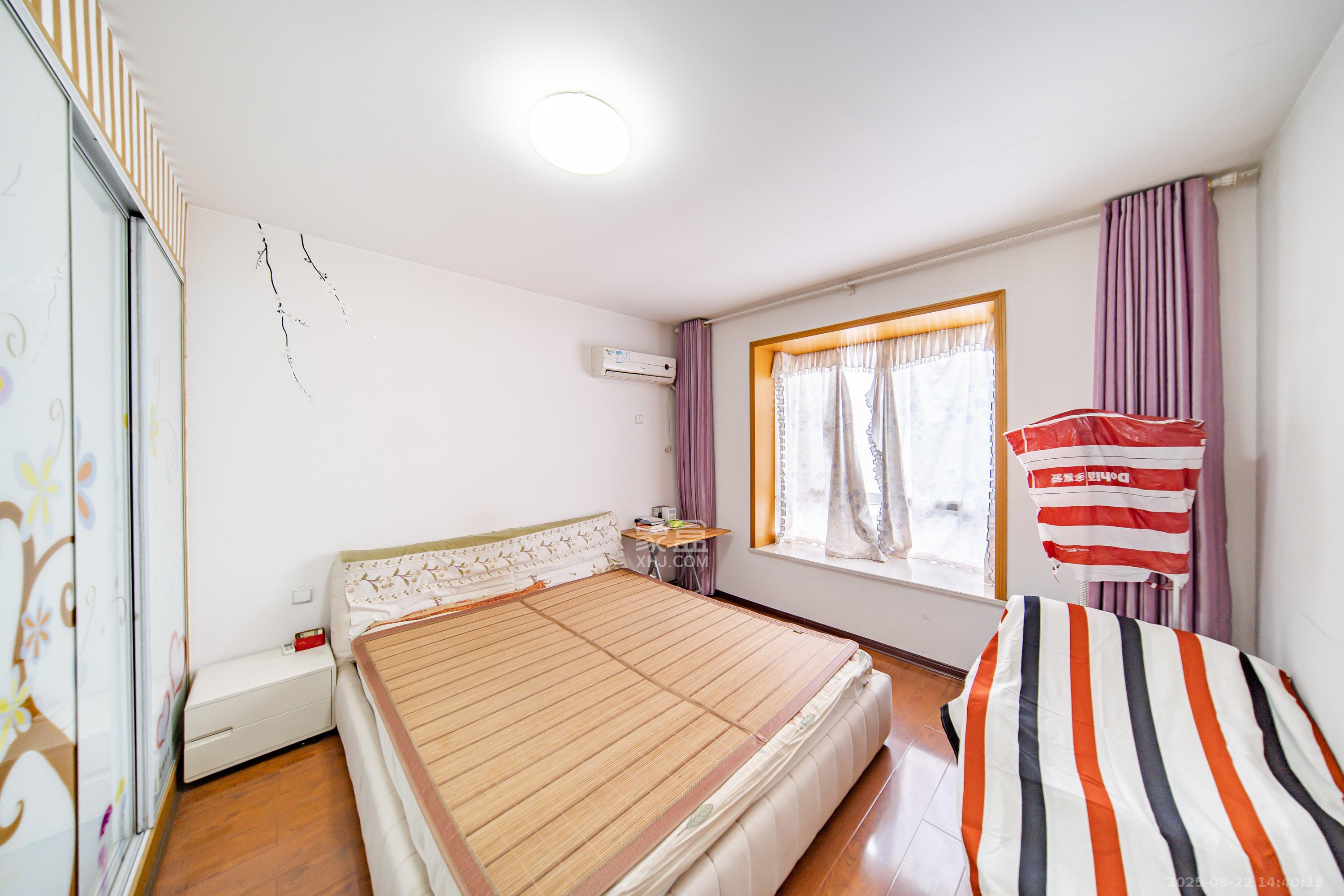 水印华府一期 3室2厅2卫 63.0万 水印华府一期 3室2厅2卫 63.0万卧室