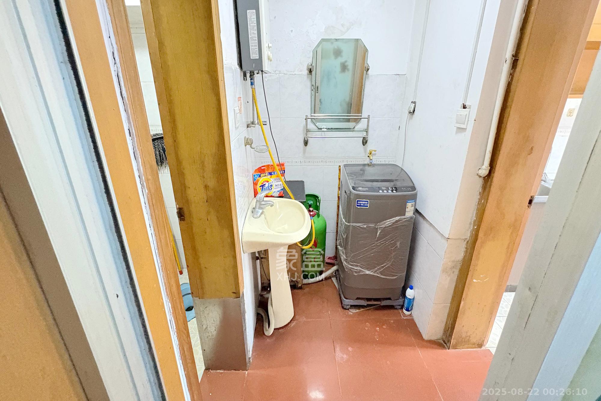 肇家（嘉）坪散盘  3室2厅2卫   61.80万卫生间