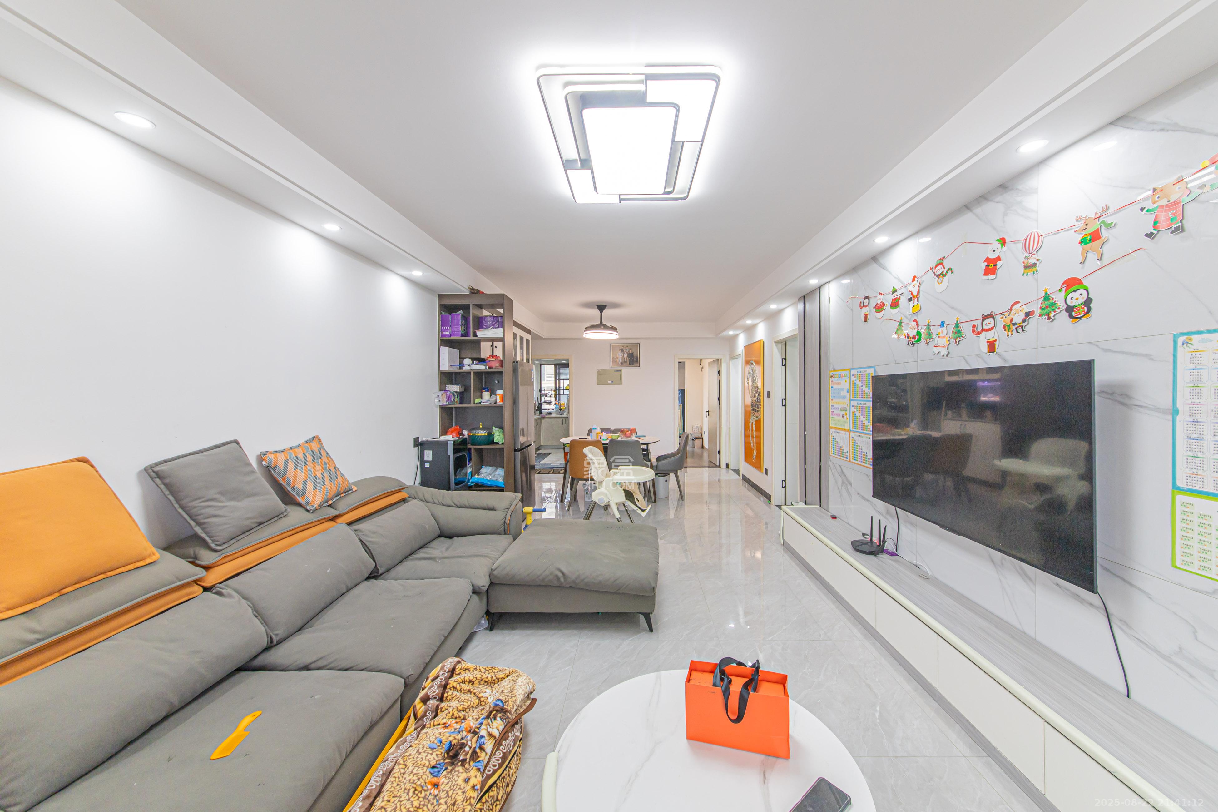 北辰中央公园DF区 3室2厅2卫 118.8万 北辰中央公园DF区 3室2厅2卫 118.8万客厅