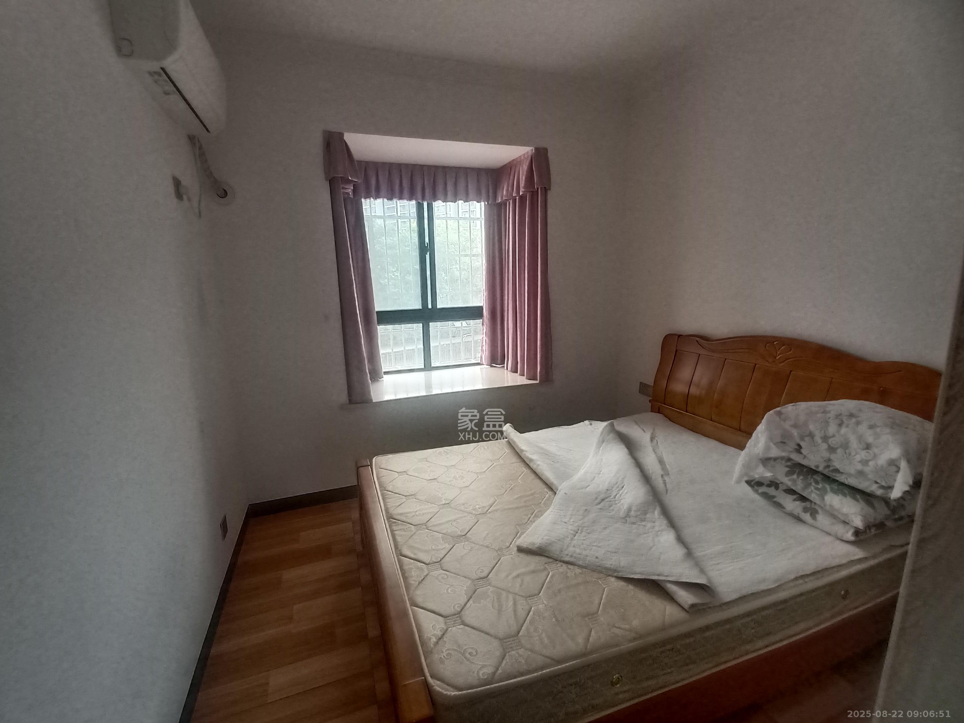 岳鞍阁小区  3室2厅1卫    2400.0元/月 岳鞍阁小区  3室2厅1卫    2400.0元/月室内图