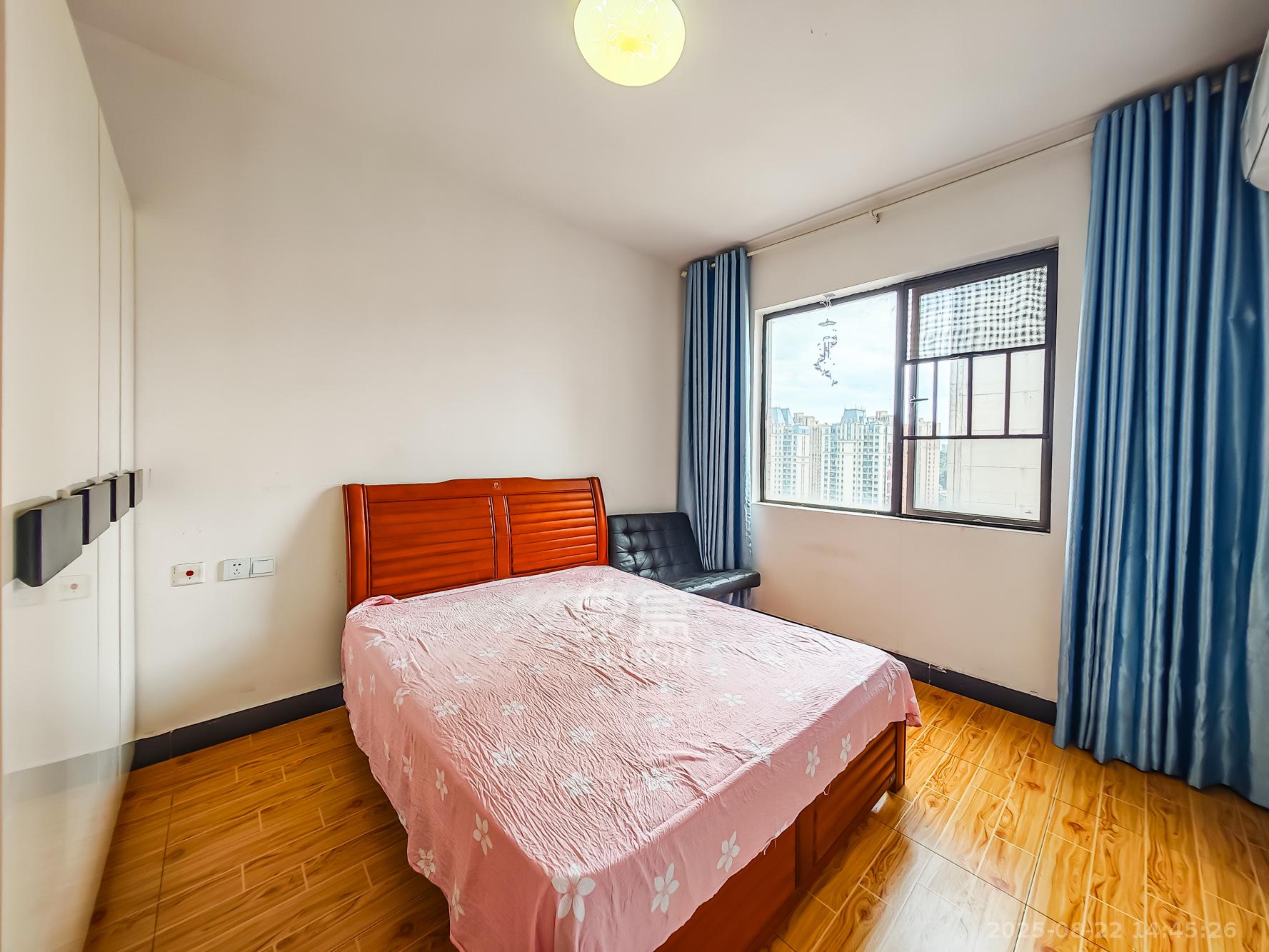 绿地海外滩一期  3室2厅2卫    62.0万 绿地海外滩一期  3室2厅2卫    62.0万卧室