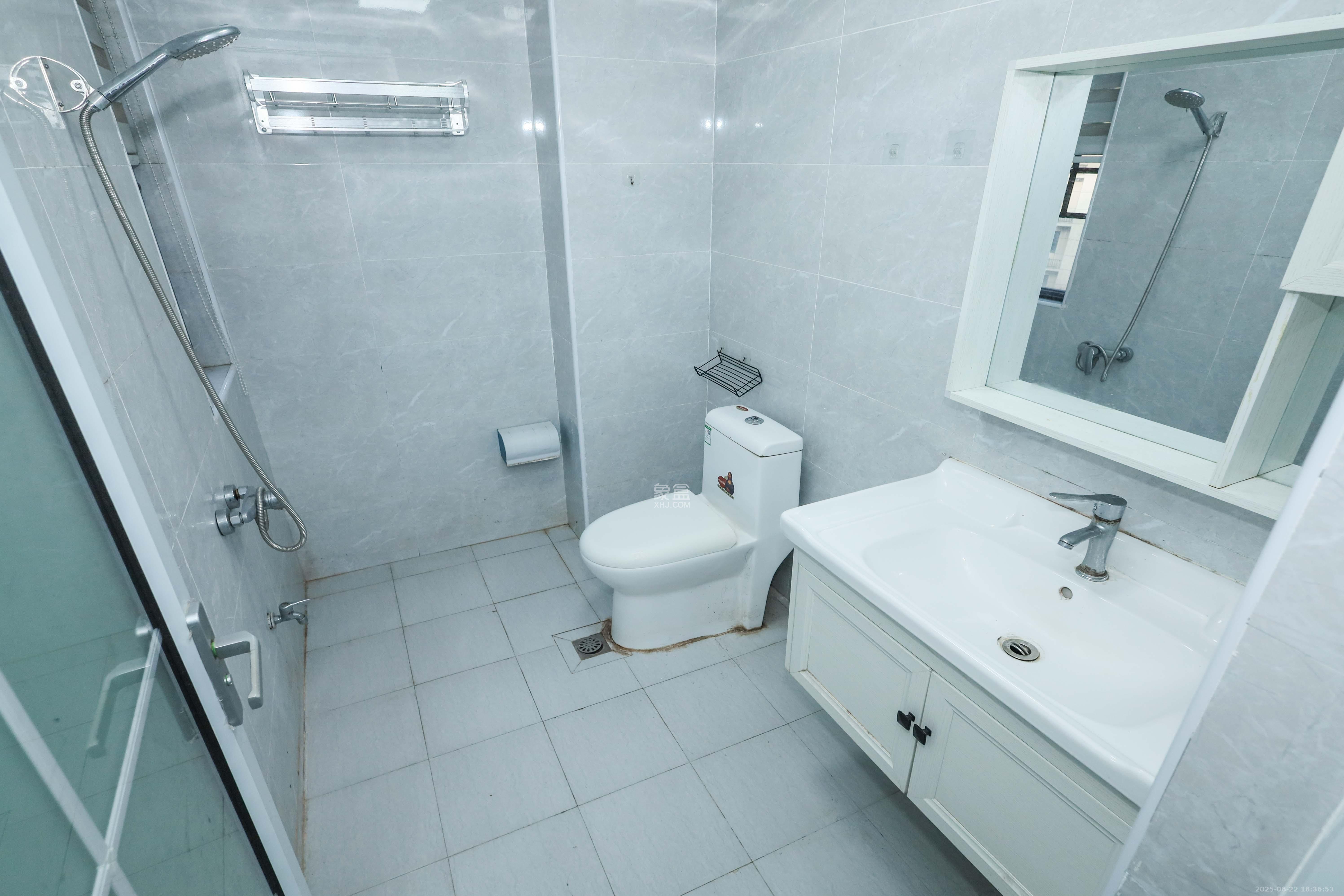 中国铁建梅溪青秀二期  4室2厅2卫    145.0万卫生间