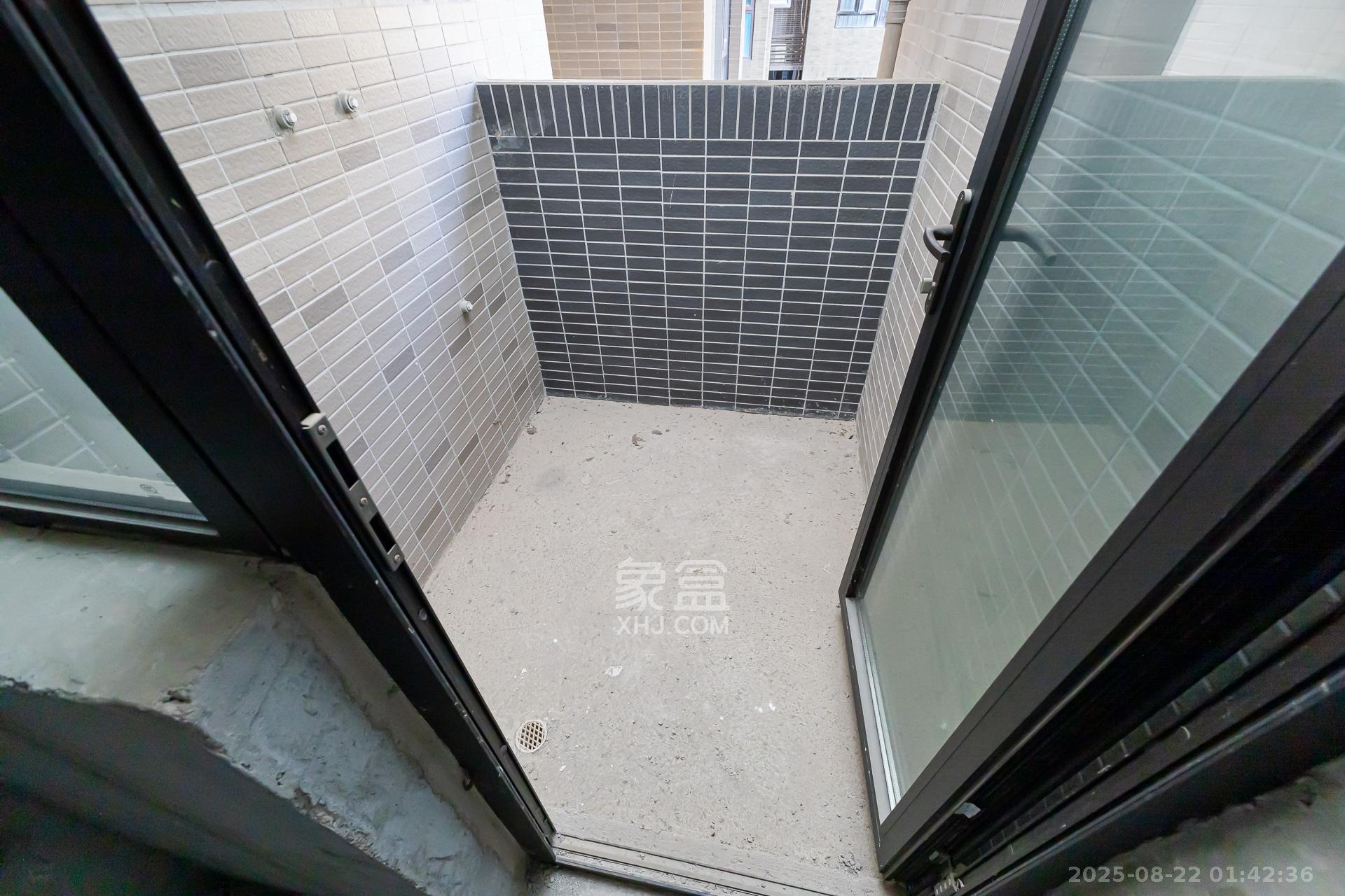 时代倾城三期  2室2厅1卫    65.0万阳台