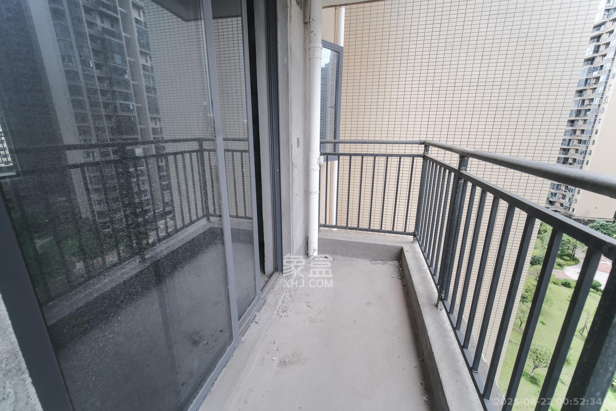 永宏万家里  5室2厅2卫   138.00万阳台