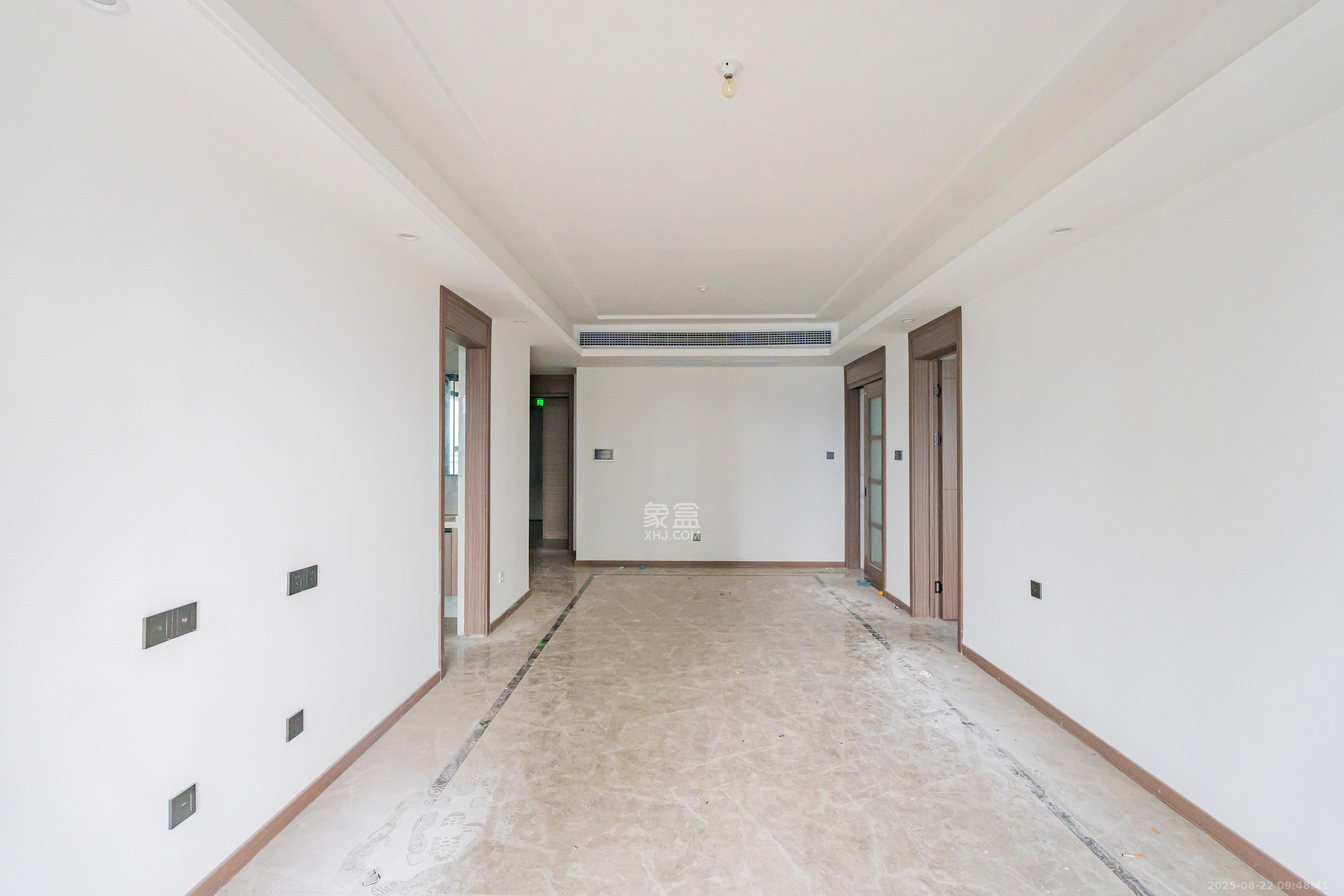 绿地V岛  3室2厅2卫    3800.0元/月室内图