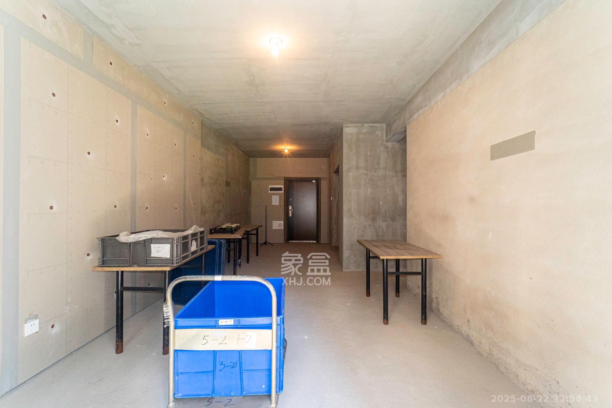 日盛湖湘花苑  3室2厅1卫    67.0万 日盛湖湘花苑  3室2厅1卫    67.0万客厅