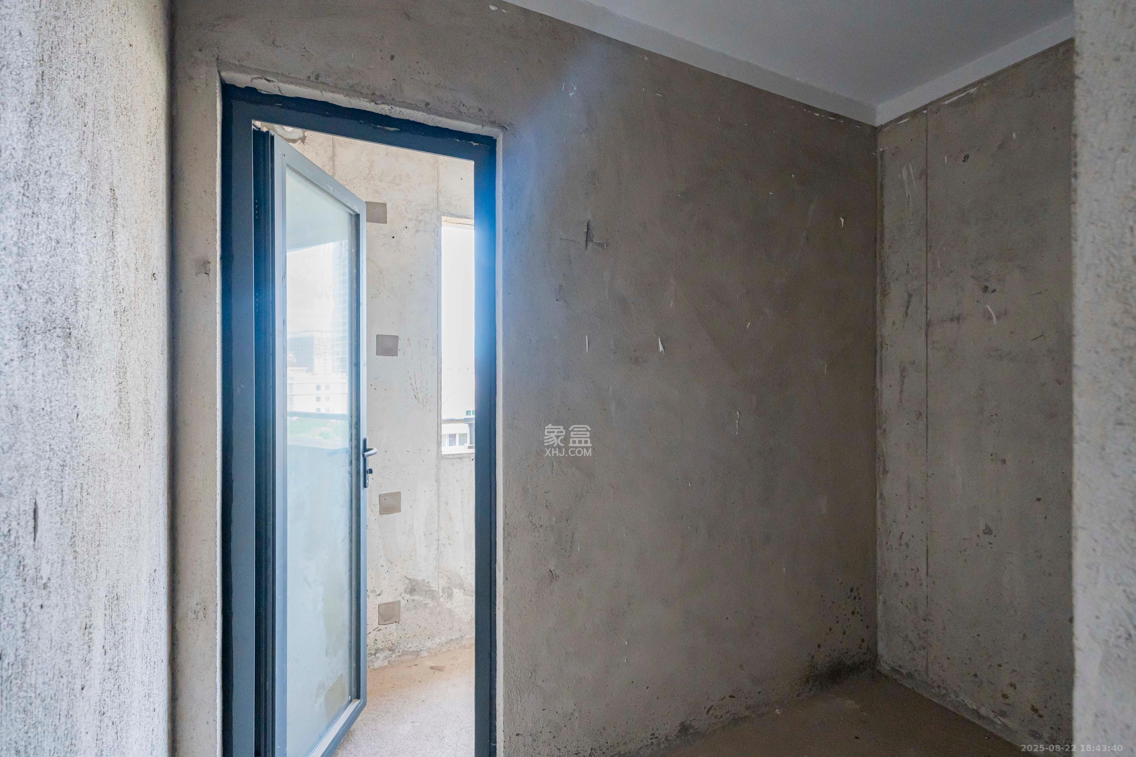 五矿沁园金城（春和景园）  4室2厅2卫    110.0万卧室