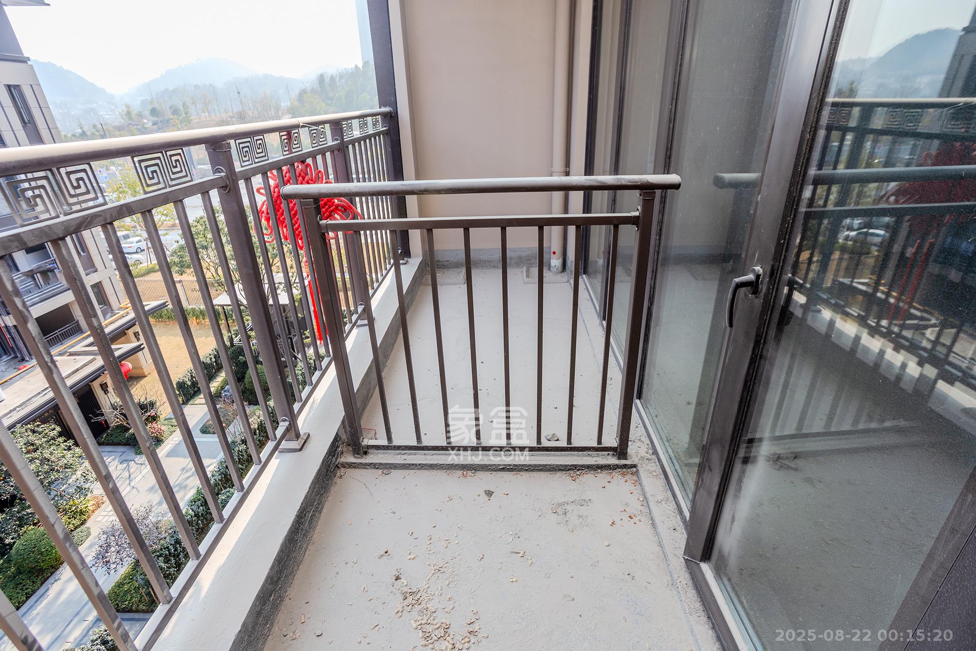 时代建发和著  6室2厅2卫    388.0万阳台