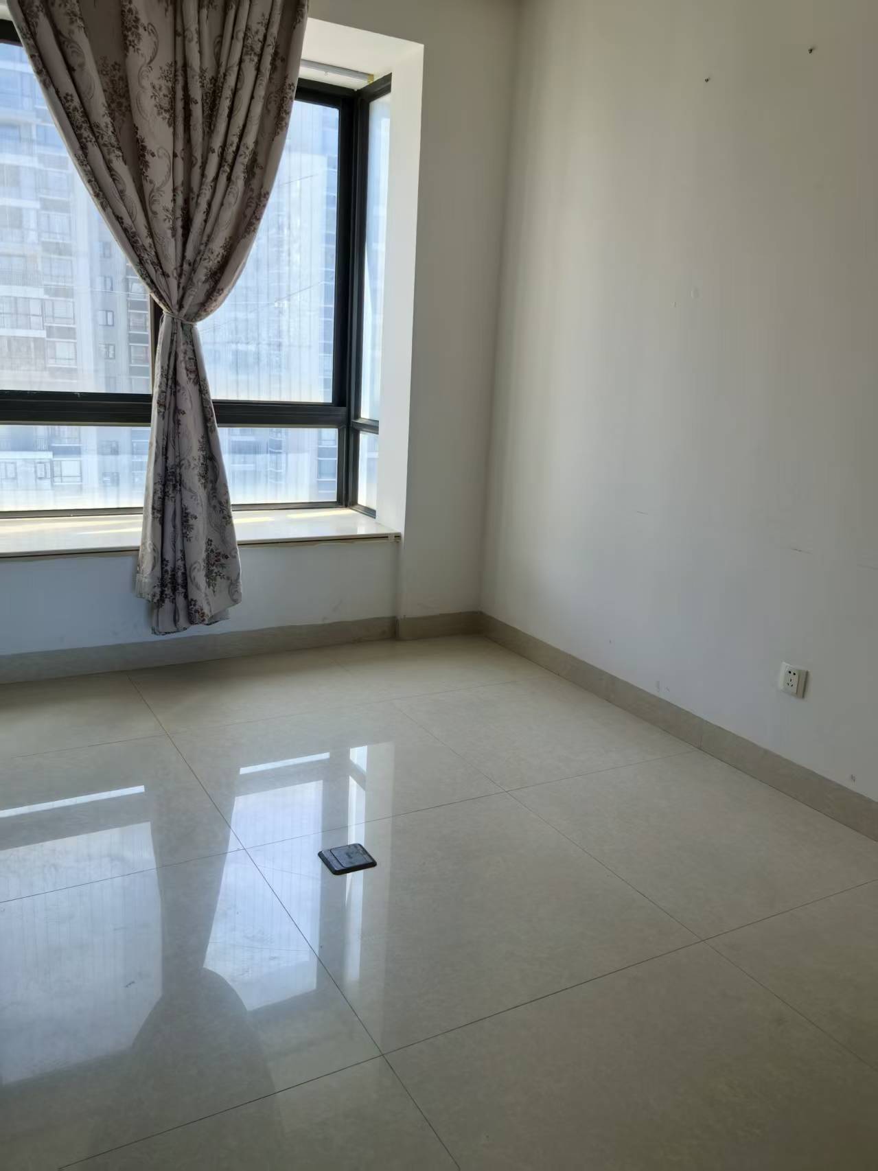 盛达景都一期 5室2厅2卫 4500.0元/月 盛达景都一期 5室2厅2卫 4500.0元/月室内图