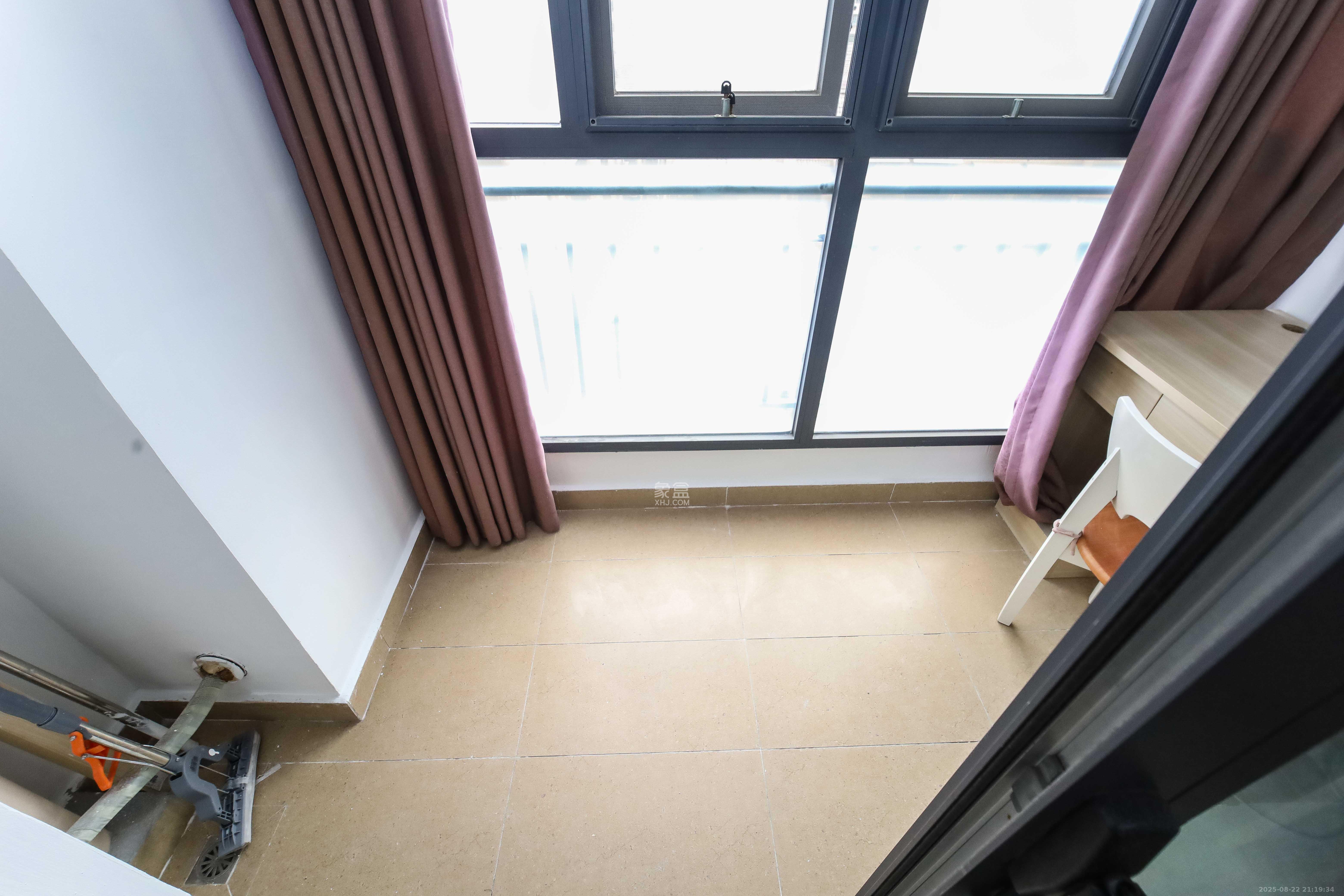 佳兆业时代广场  2室2厅1卫    66.0万阳台