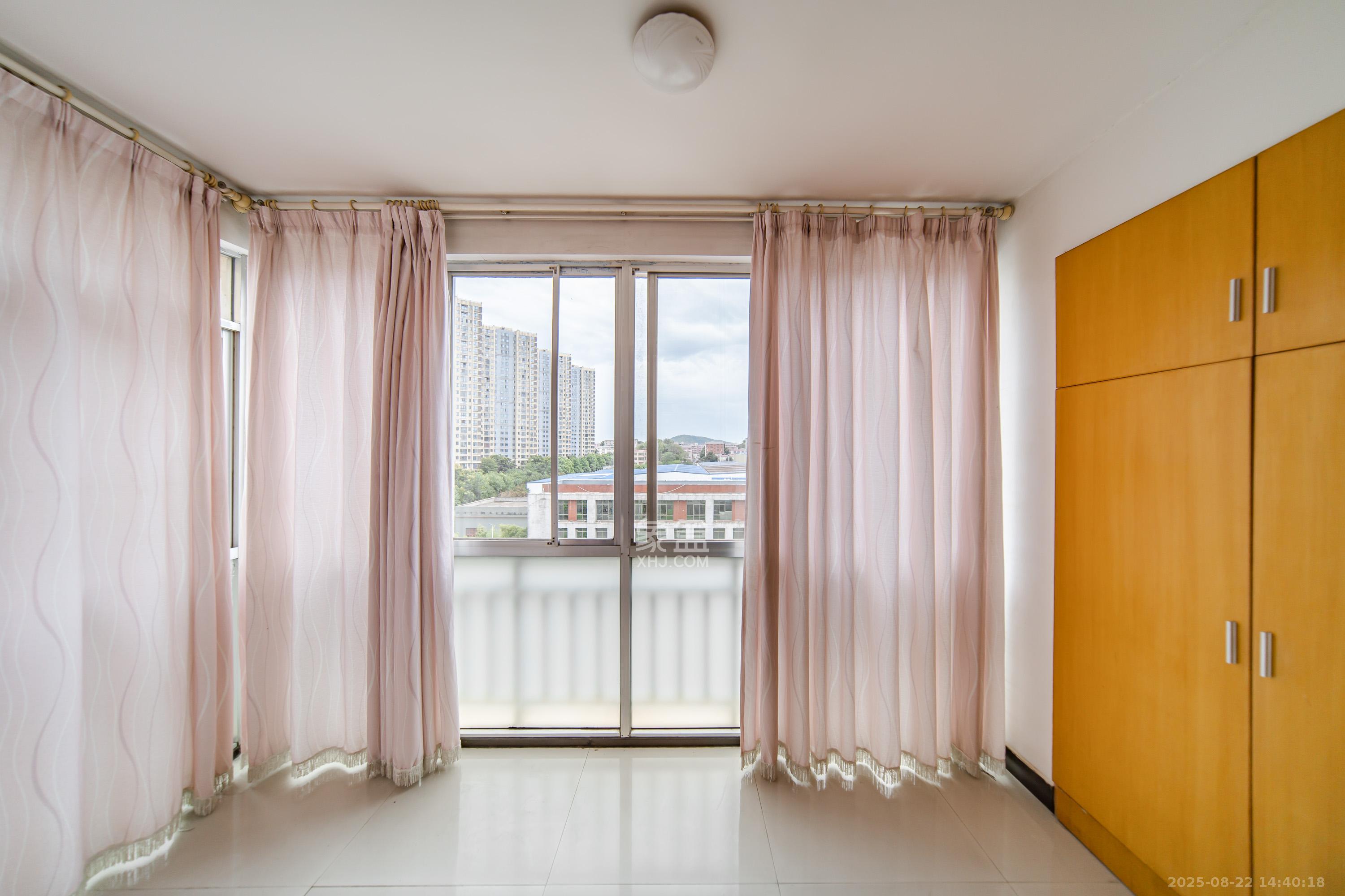 水印华府一期 3室2厅2卫 63.0万 水印华府一期 3室2厅2卫 63.0万阳台