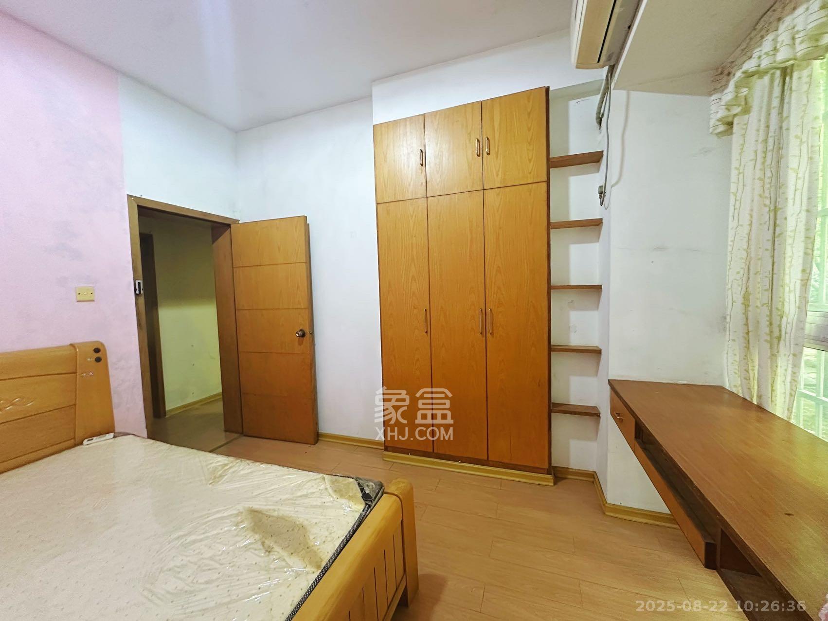 幸福洋房  4室2厅2卫   2200.00元/月室内图