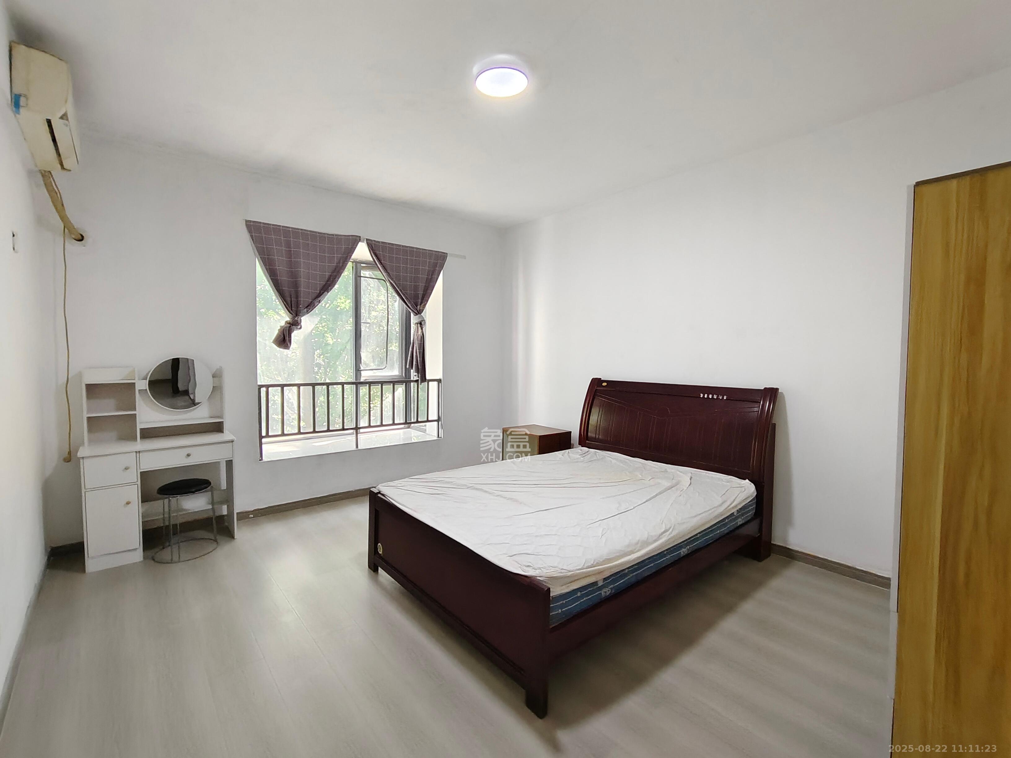 银港水晶城  4室2厅1卫    3200.0元/月 银港水晶城  4室2厅1卫    3200.0元/月室内图