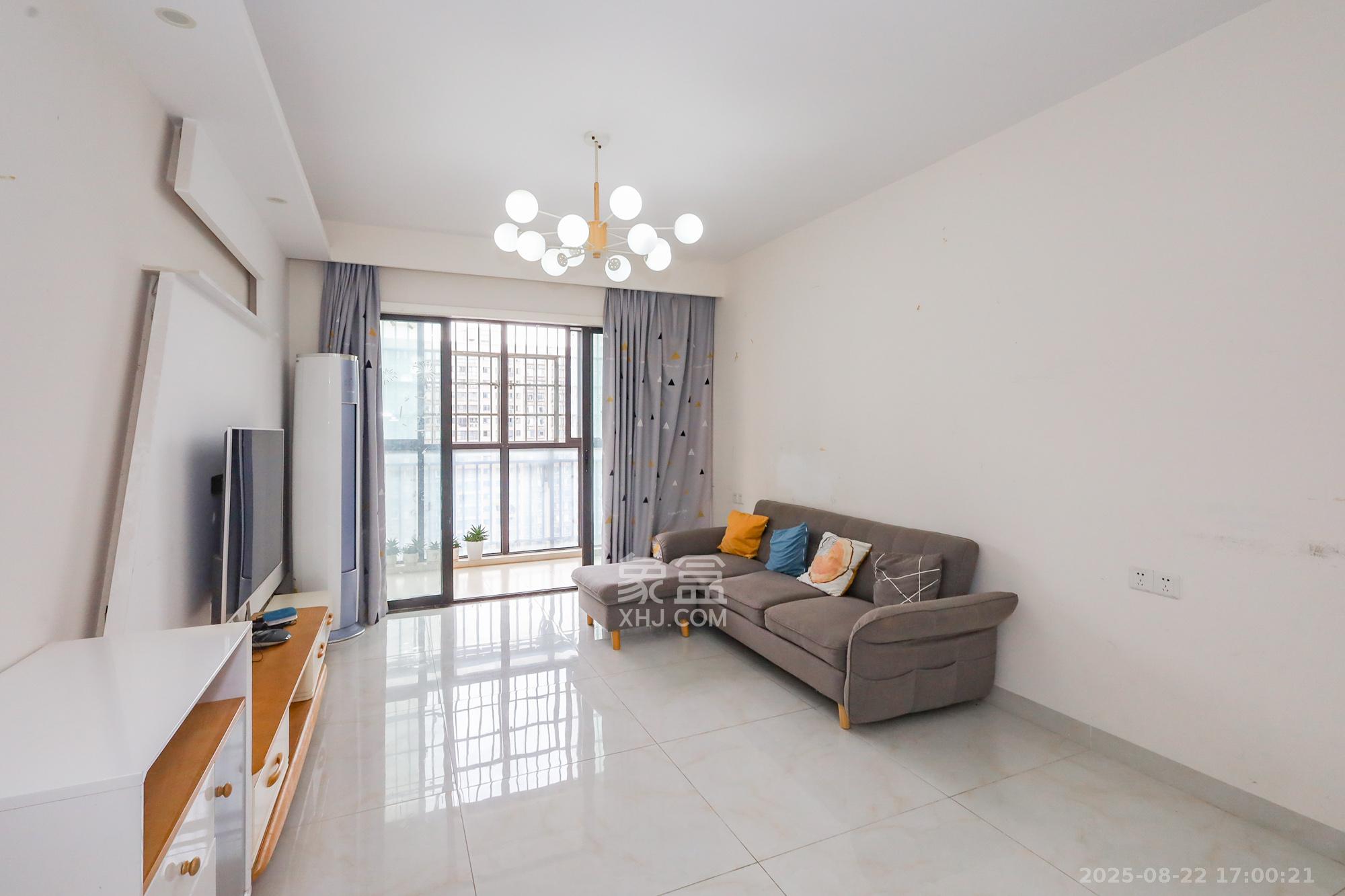 钰龙天下二期(钰龙佳园) 2室2厅1卫 169.0万 钰龙天下二期(钰龙佳园) 2室2厅1卫 169.0万客厅