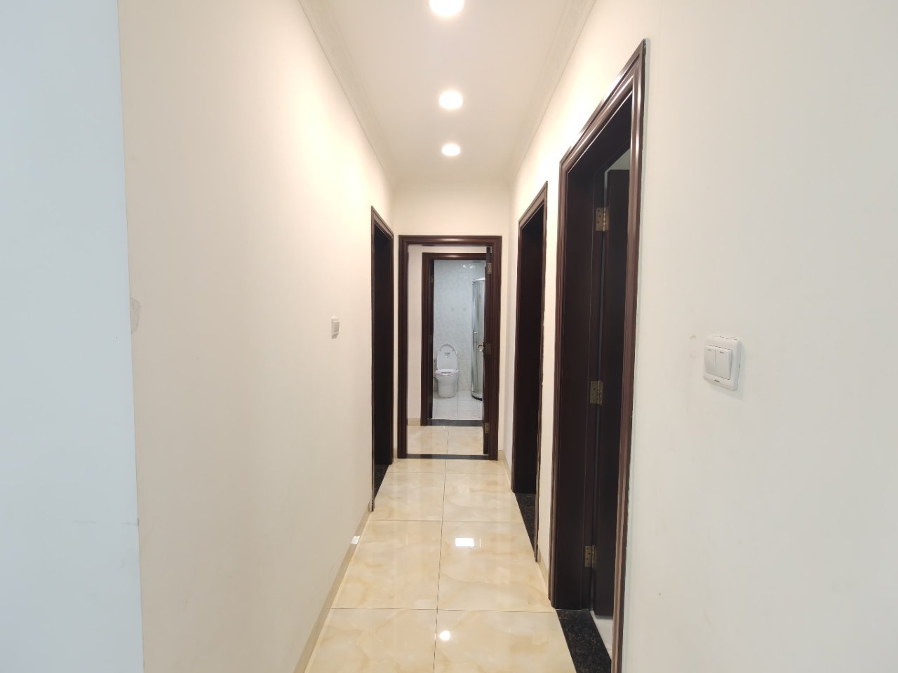 凤凰雅苑 3室2厅2卫 2600.0元/月 凤凰雅苑 3室2厅2卫 2600.0元/月室内图