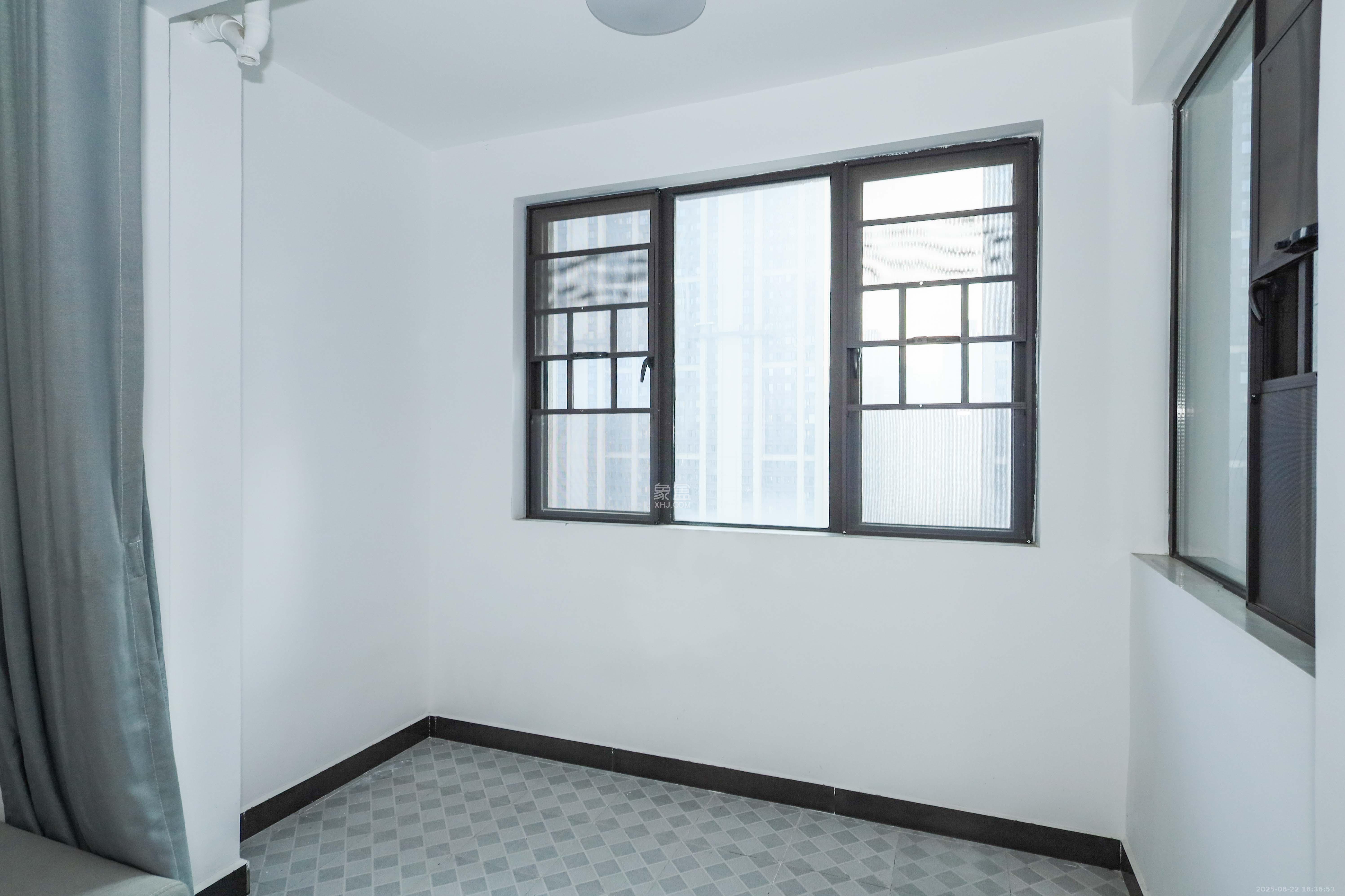 中国铁建梅溪青秀二期  4室2厅2卫    145.0万阳台