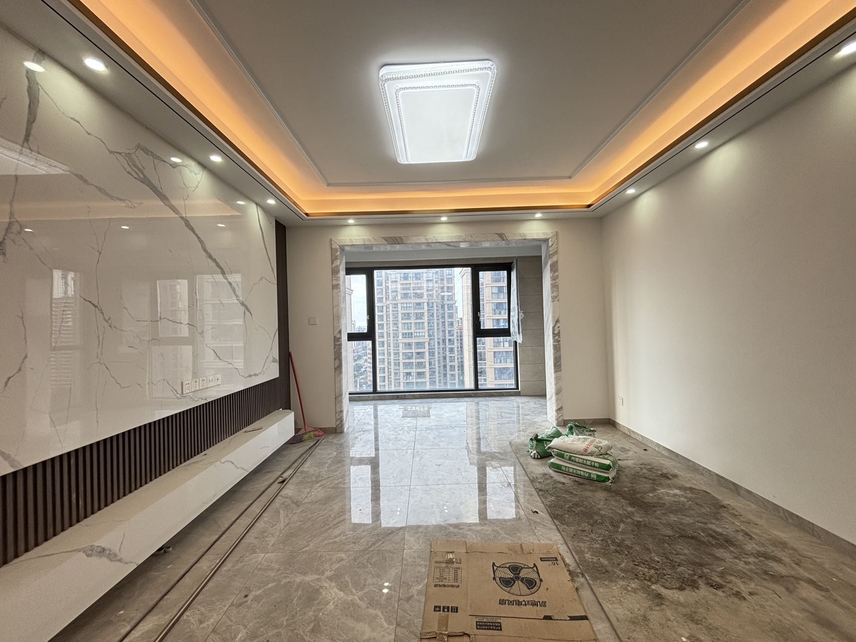 华府蓝湾 4室2厅2卫 230.0万 华府蓝湾 4室2厅2卫 230.0万室内图