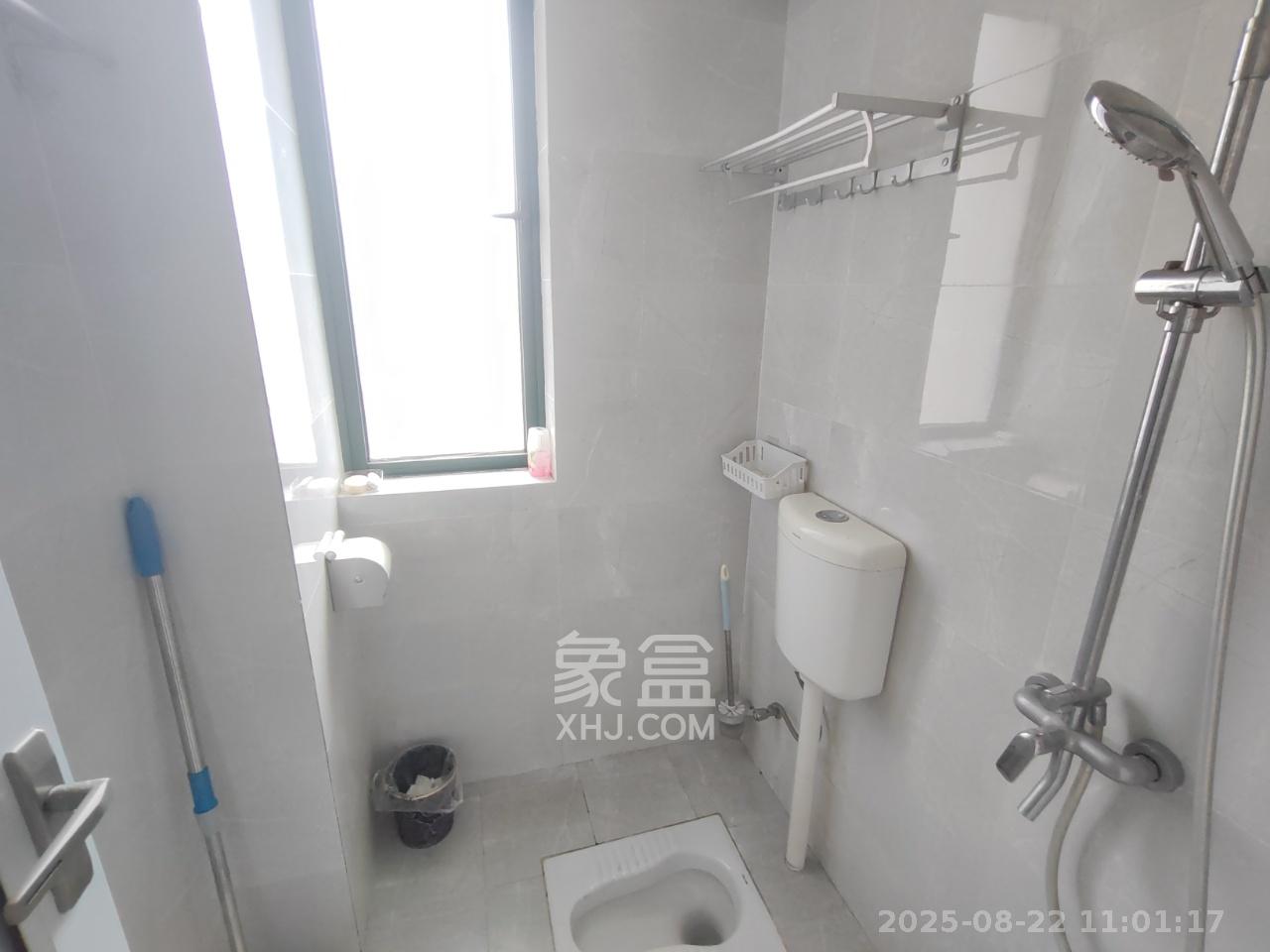 洋湖时代  3室2厅1卫   2300.00元/月室内图