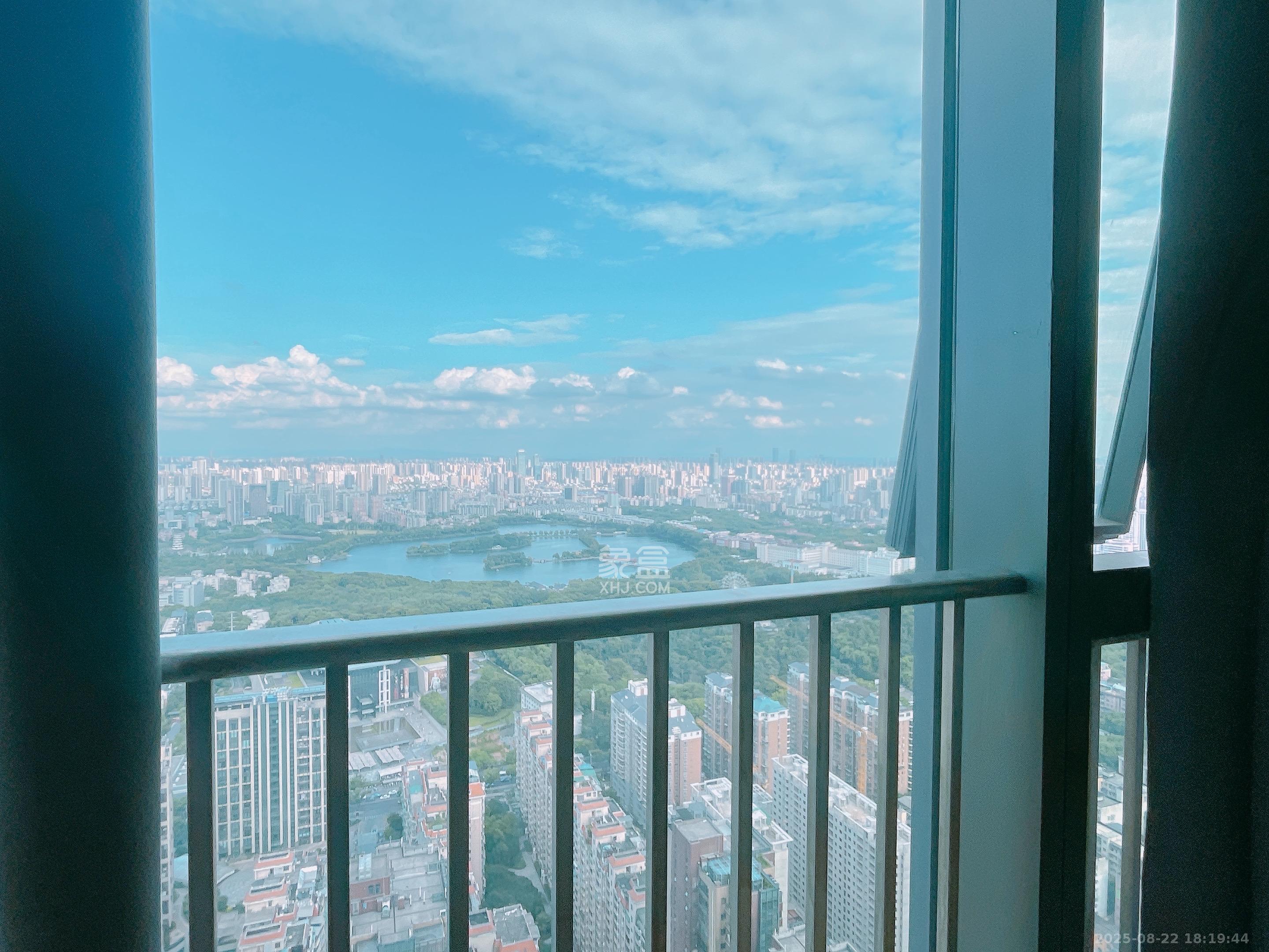 华远华时代 3室1厅2卫 3600.0元/月 华远华时代 3室1厅2卫 3600.0元/月室内图