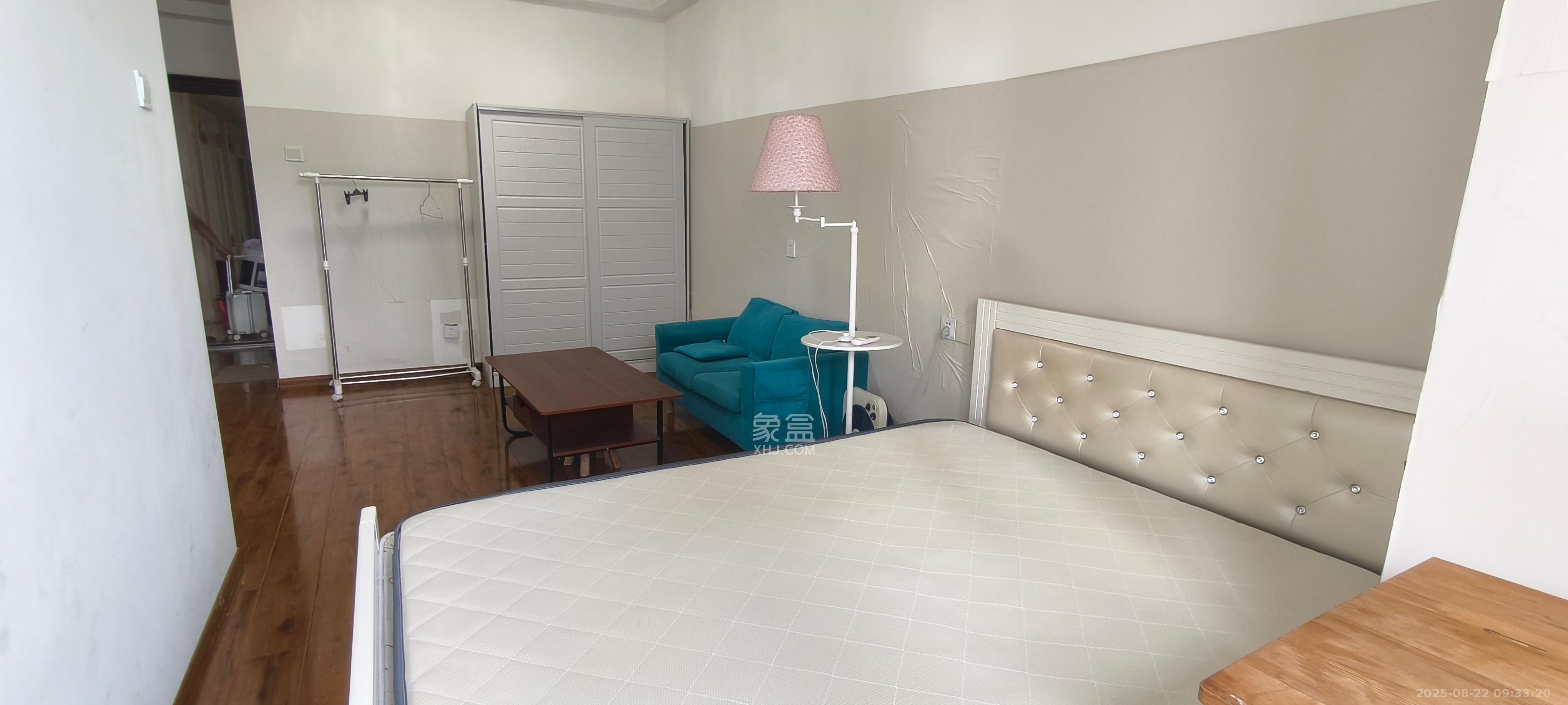 第六都（陆都小区）  1室1厅1卫    1800.0元/月室内图