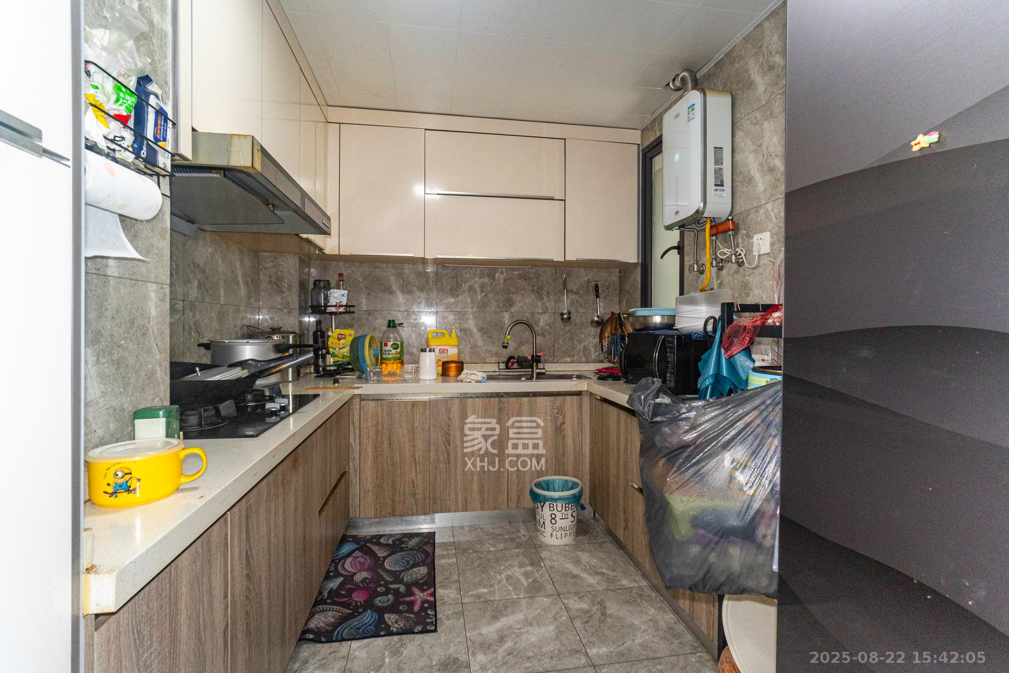 艾美潇湘  4室2厅2卫    79.8万厨房