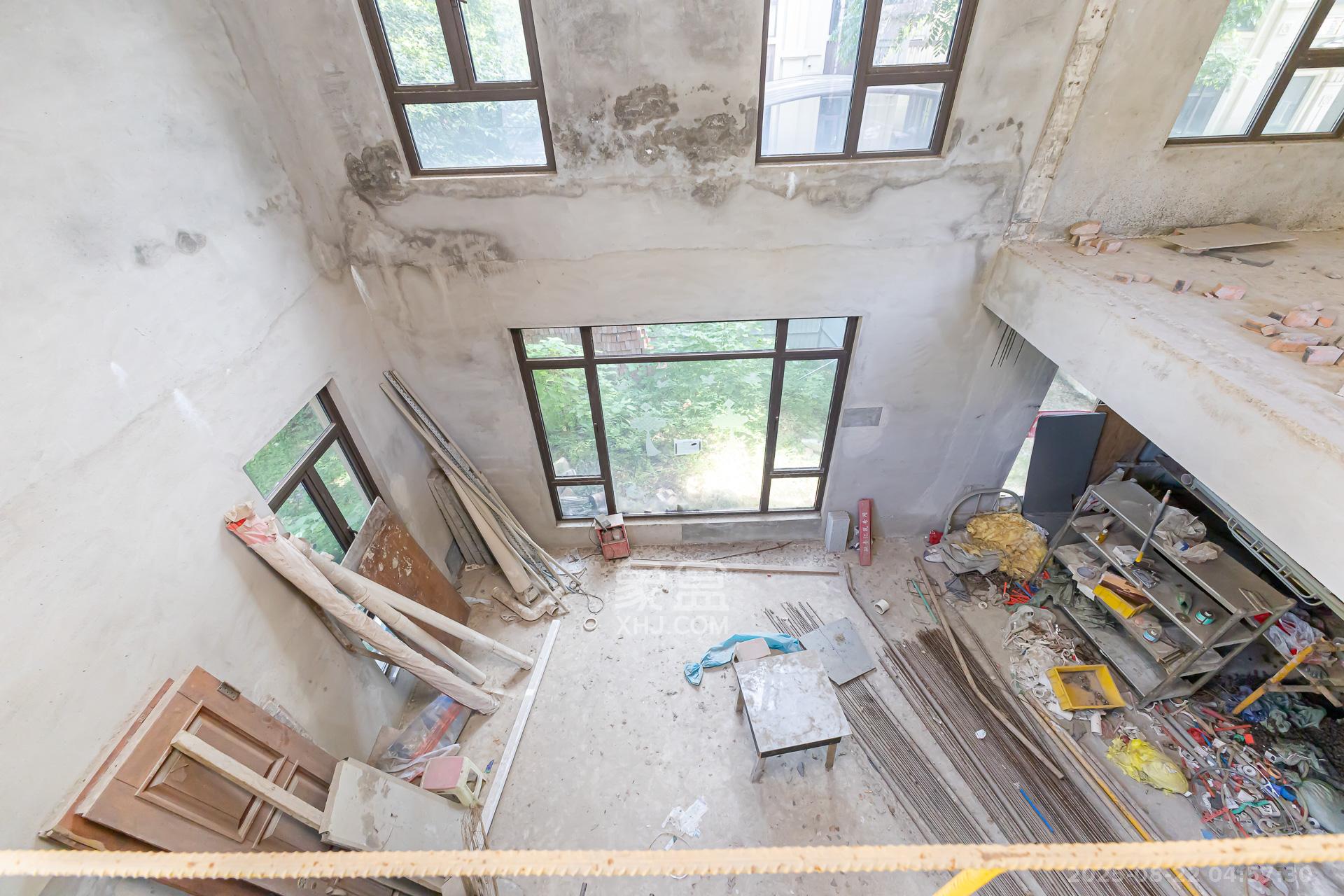 龙湖璟宸原著(龙湖紫宸) 6室2厅4卫 680.0万 龙湖璟宸原著(龙湖紫宸) 6室2厅4卫 680.0万客厅