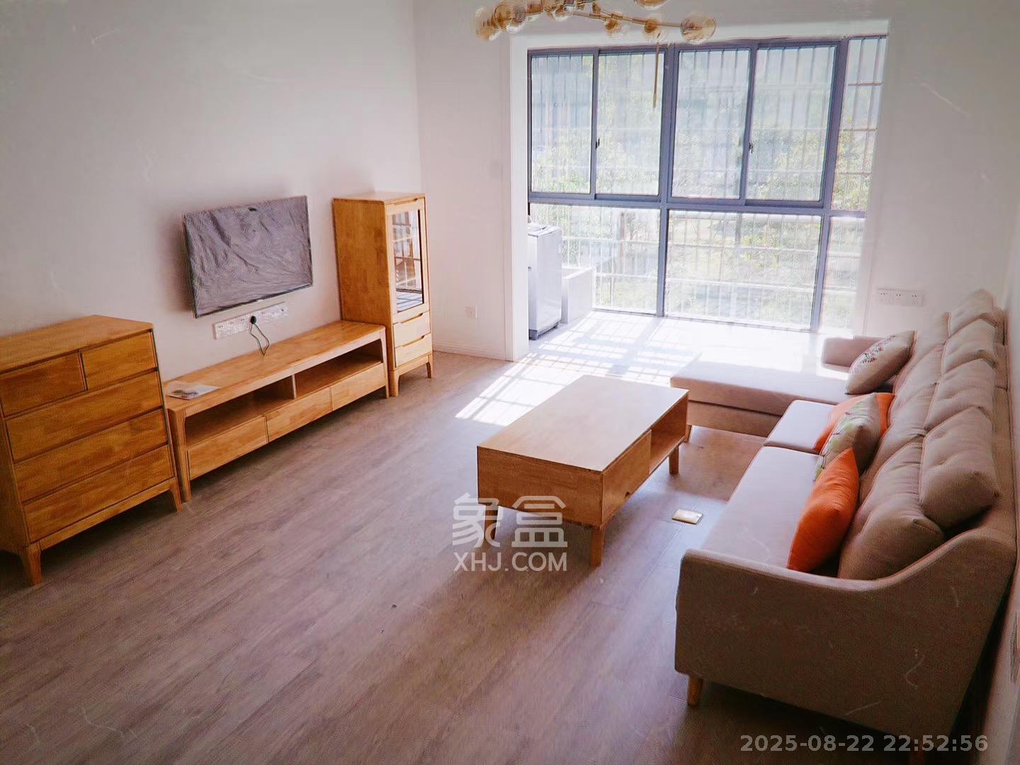 金鹏名都 3室2厅2卫 68.0万 金鹏名都 3室2厅2卫 68.0万客厅