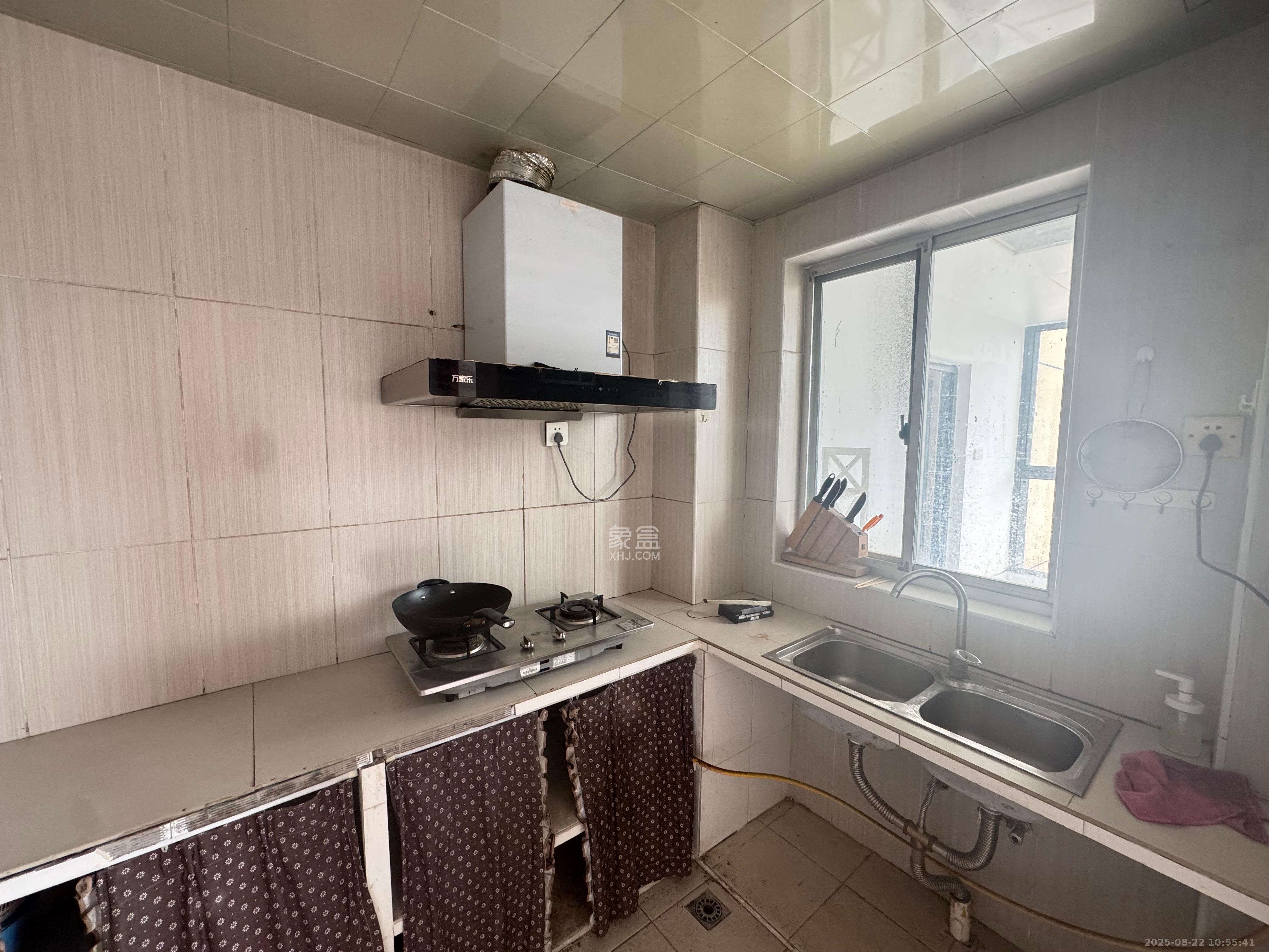 四季星城  3室2厅1卫    1800.0元/月 四季星城  3室2厅1卫    1800.0元/月室内图